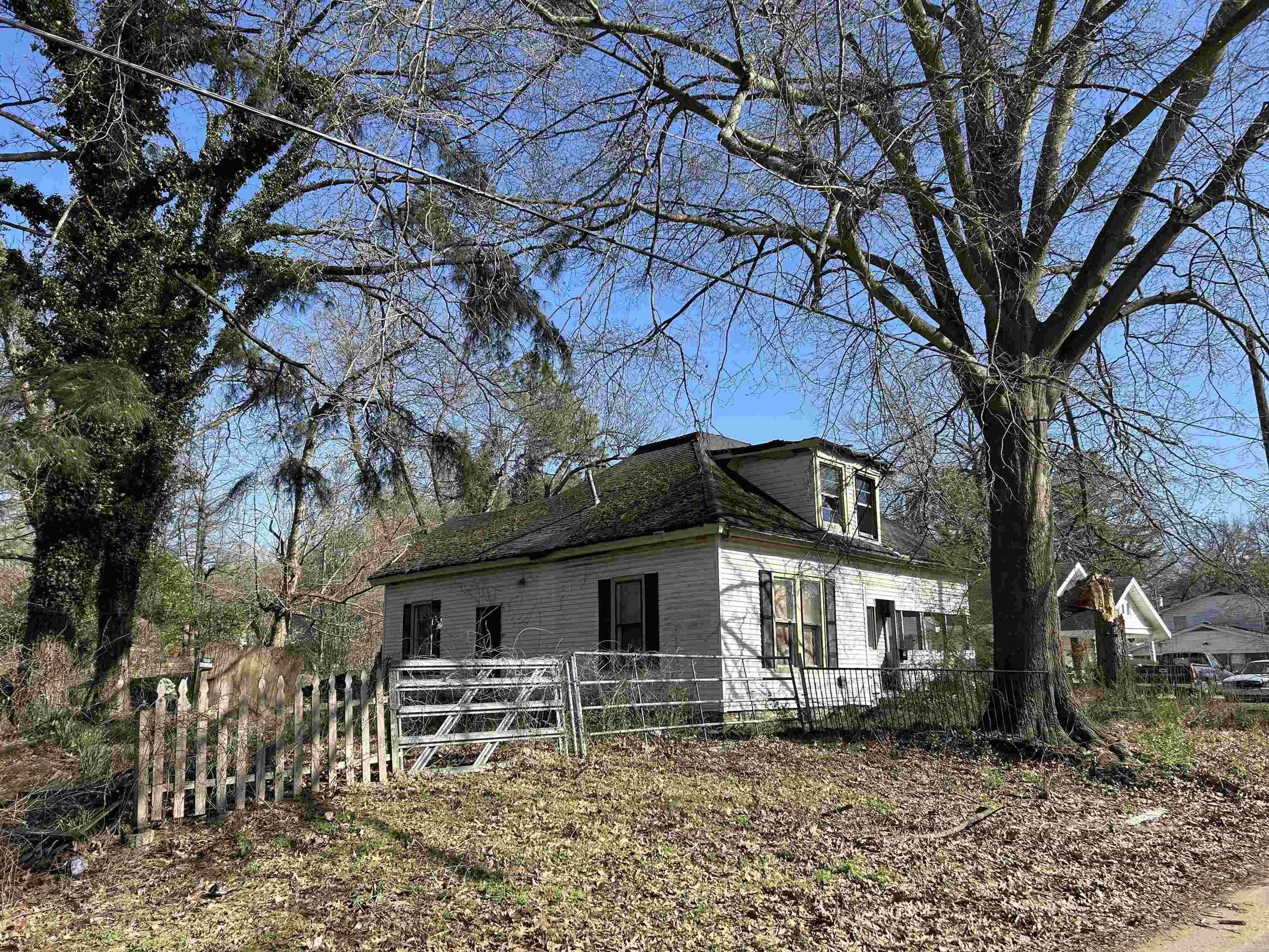 1030 N Izard St Property Photo 3