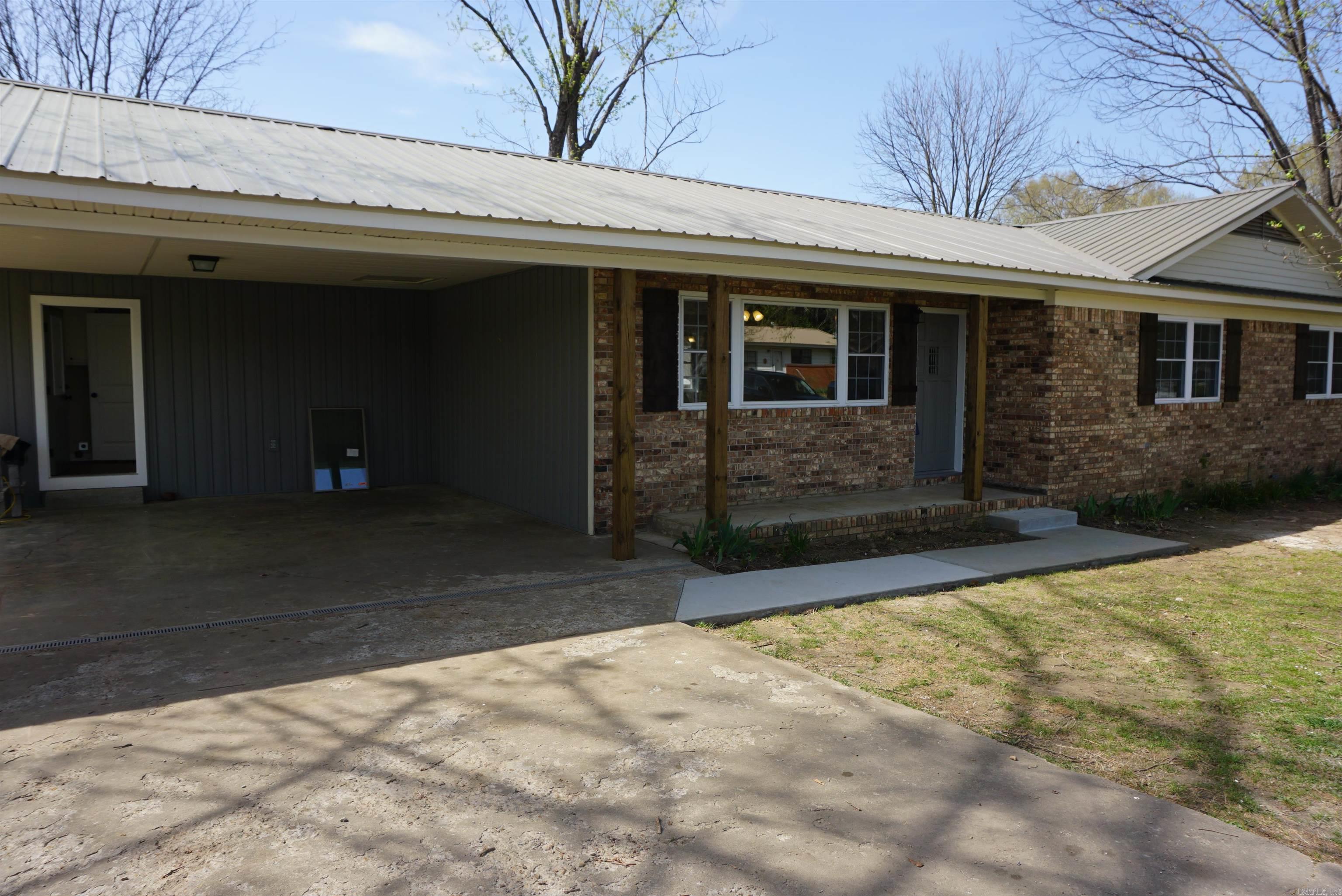 501 Forbes Drive Property Photo 3