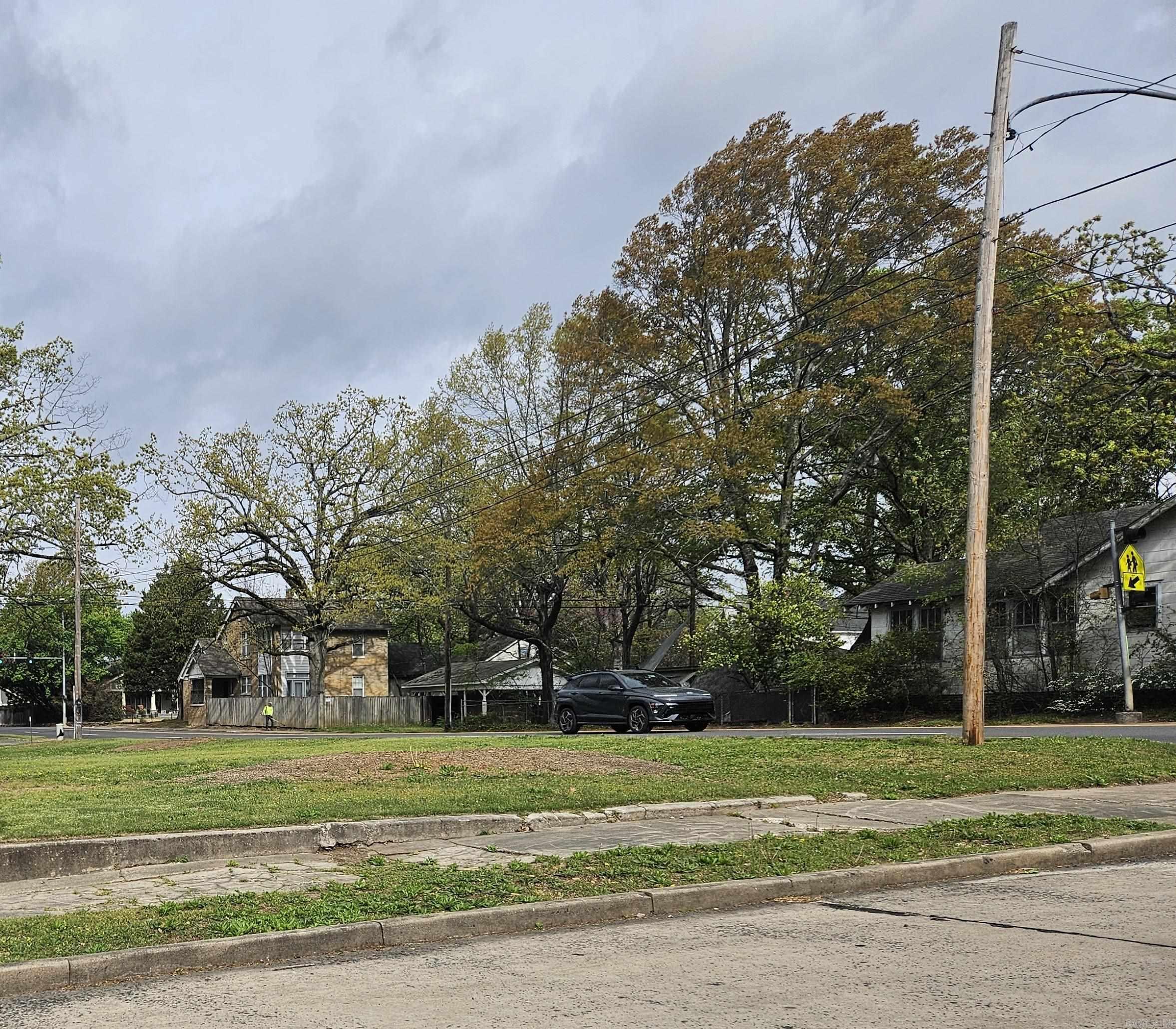 1716 N Harrison Property Photo 3