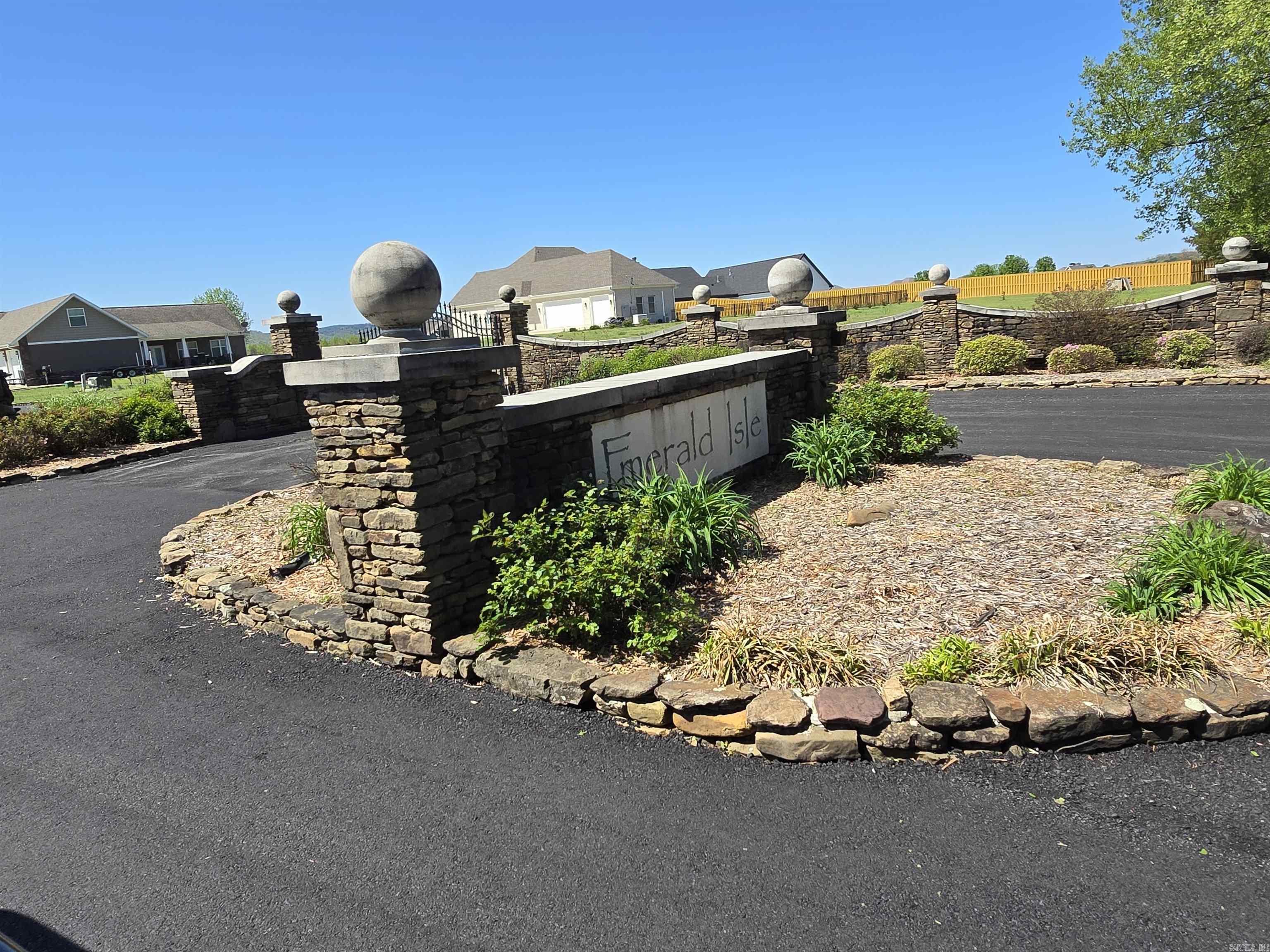100 Emerald Lane Property Photo 3