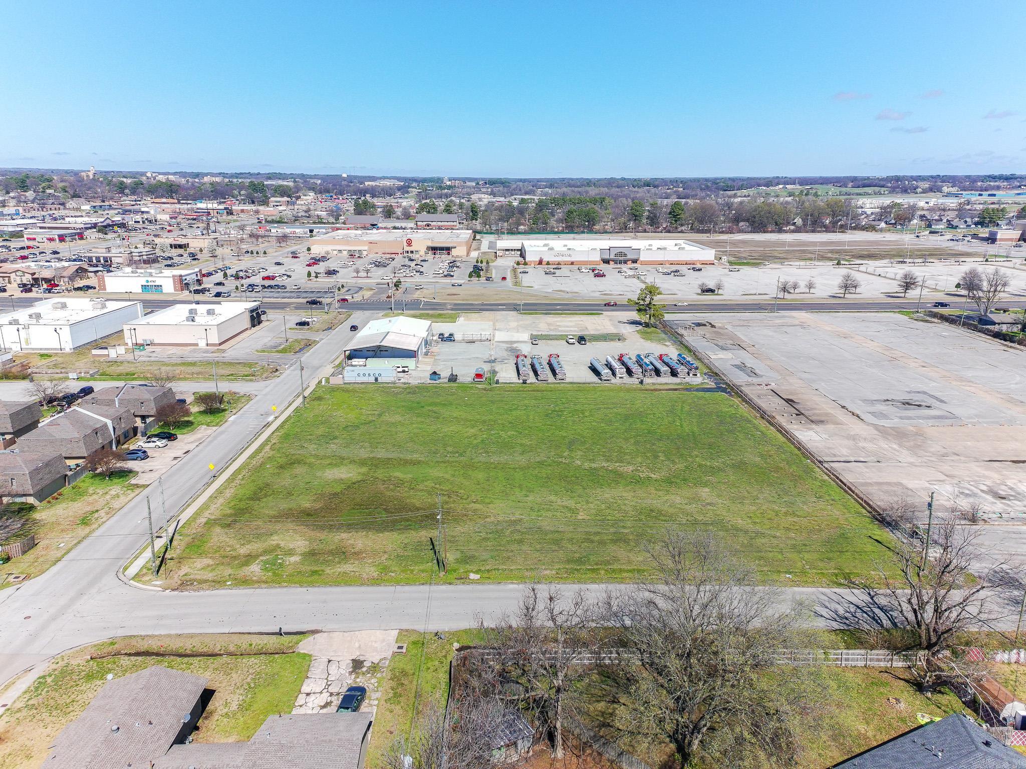 3201 E Highland Property Photo 4