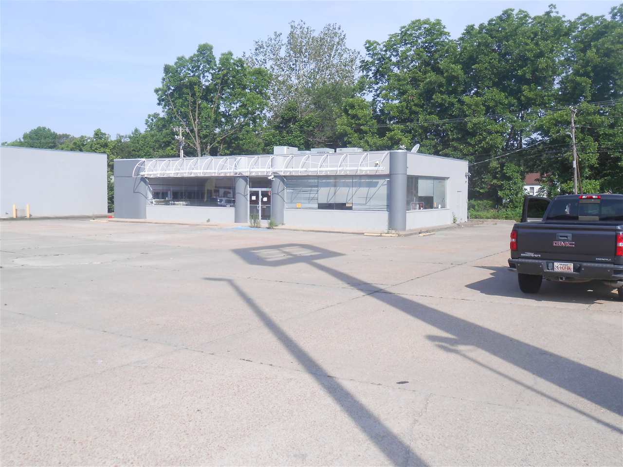 400 Southwest Dr Property Photo 1