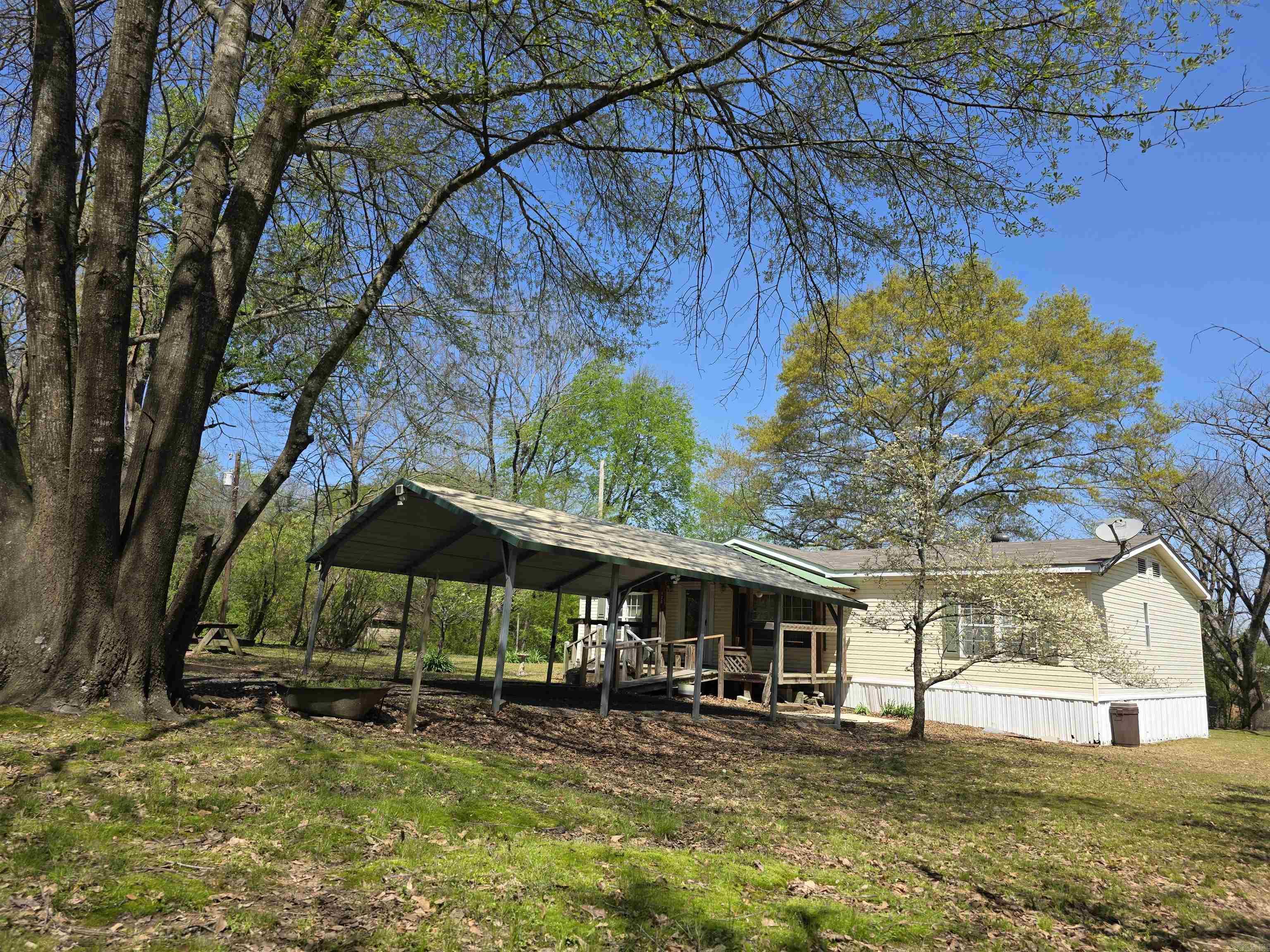 120 Kings Circle Property Photo 1