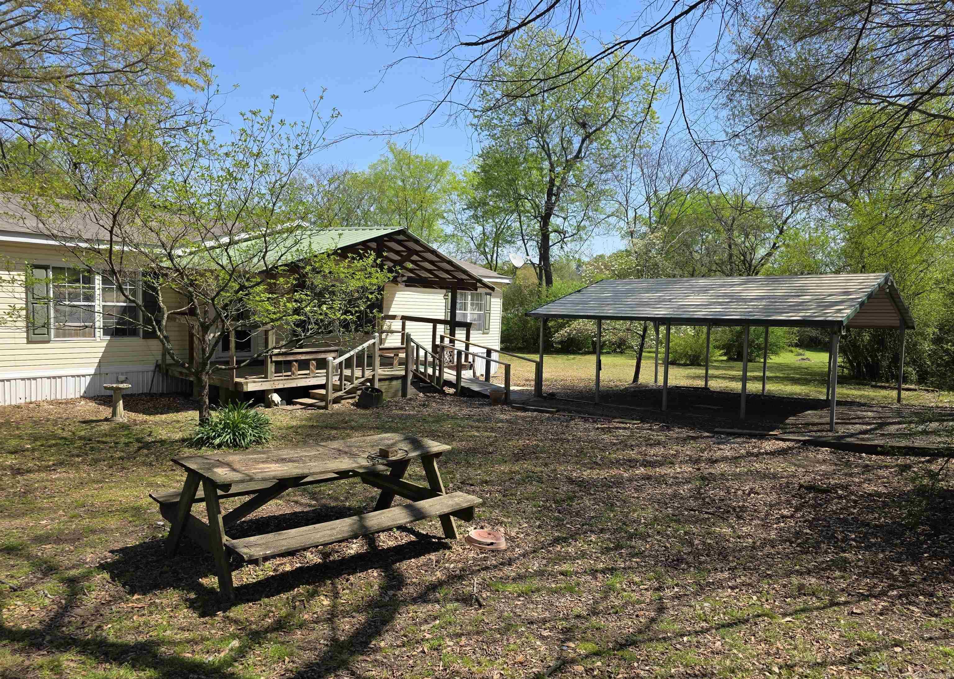 120 Kings Circle Property Photo 3