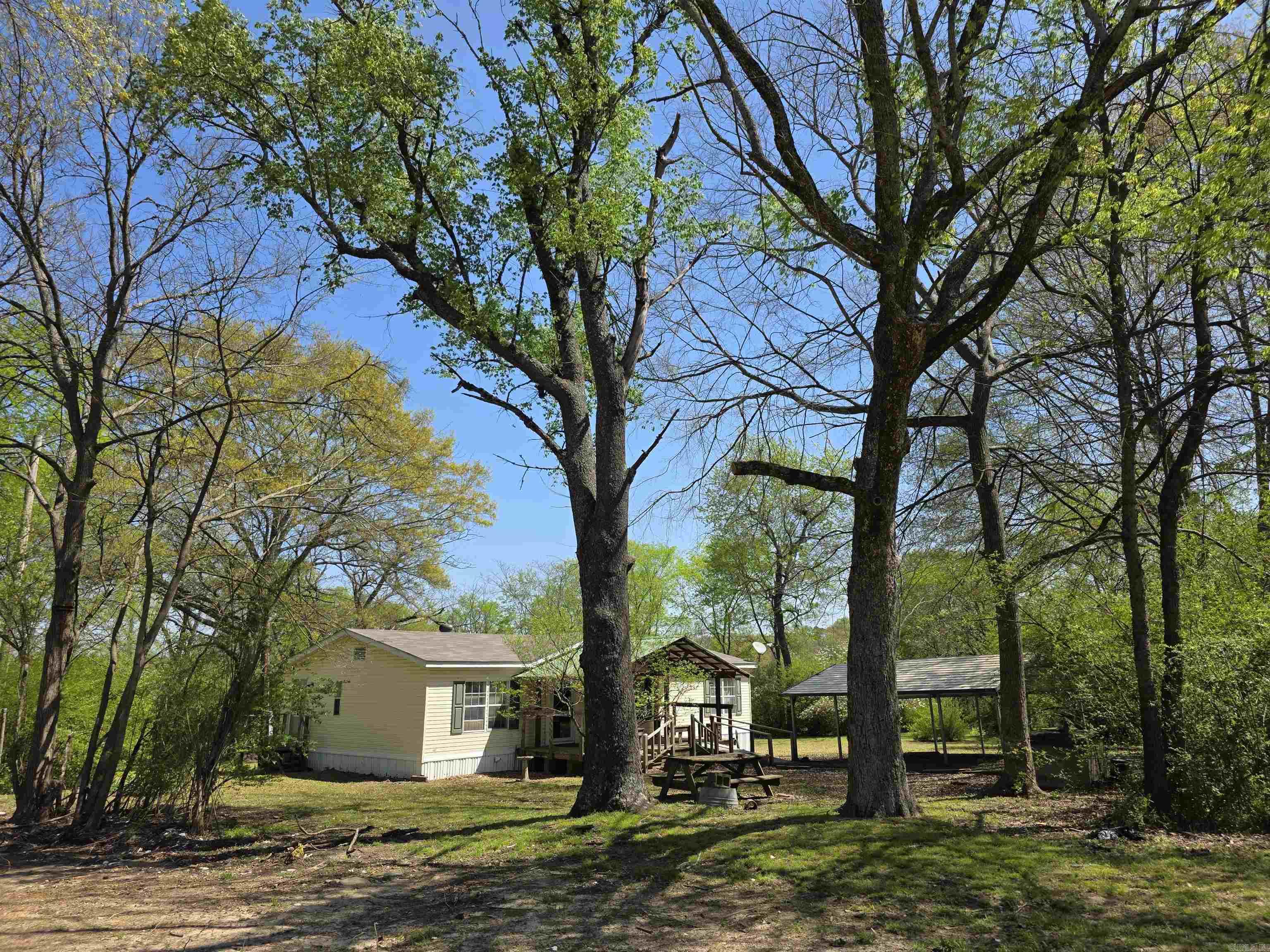 120 Kings Circle Property Photo 5
