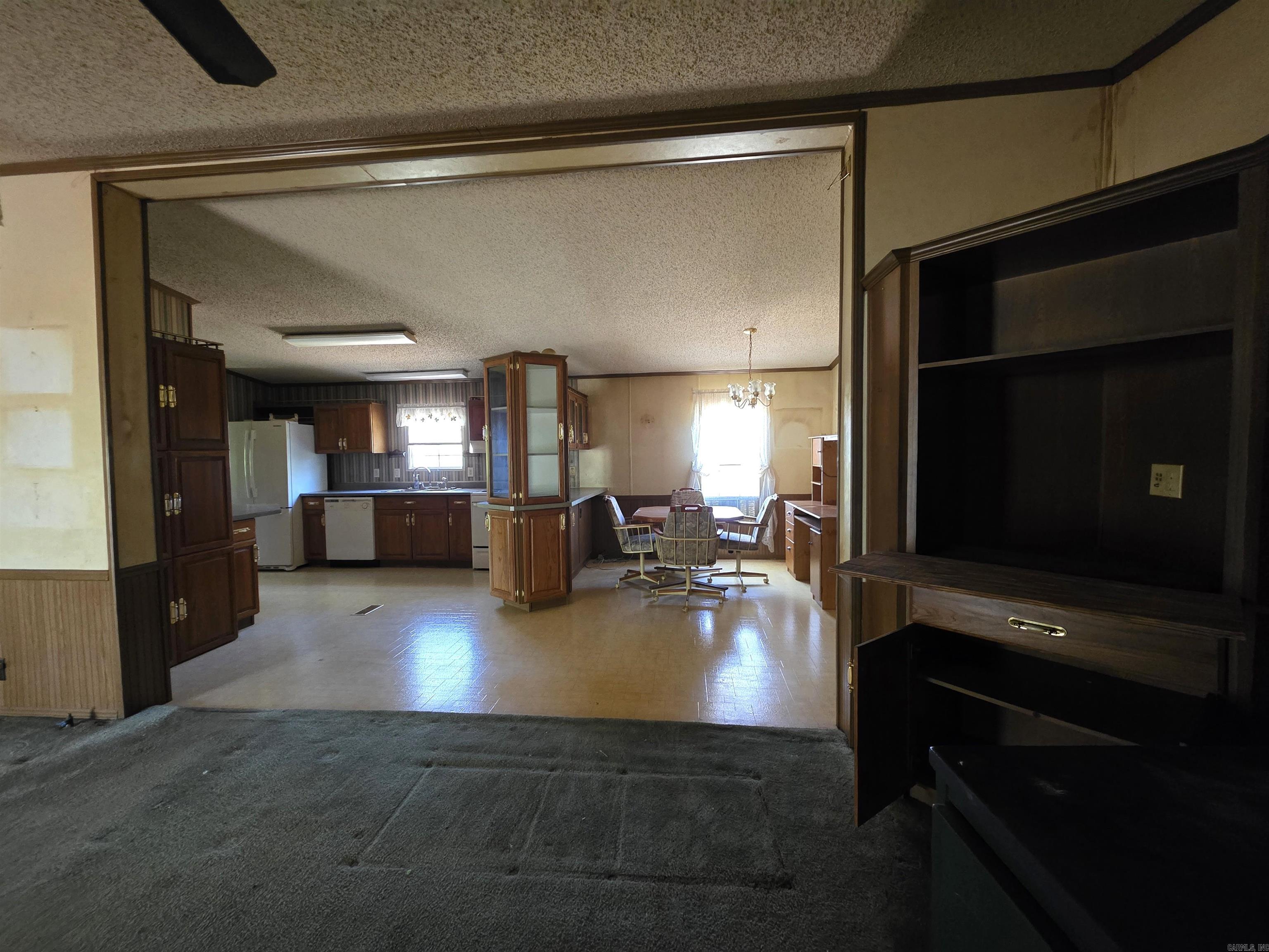 120 Kings Circle Property Photo 6