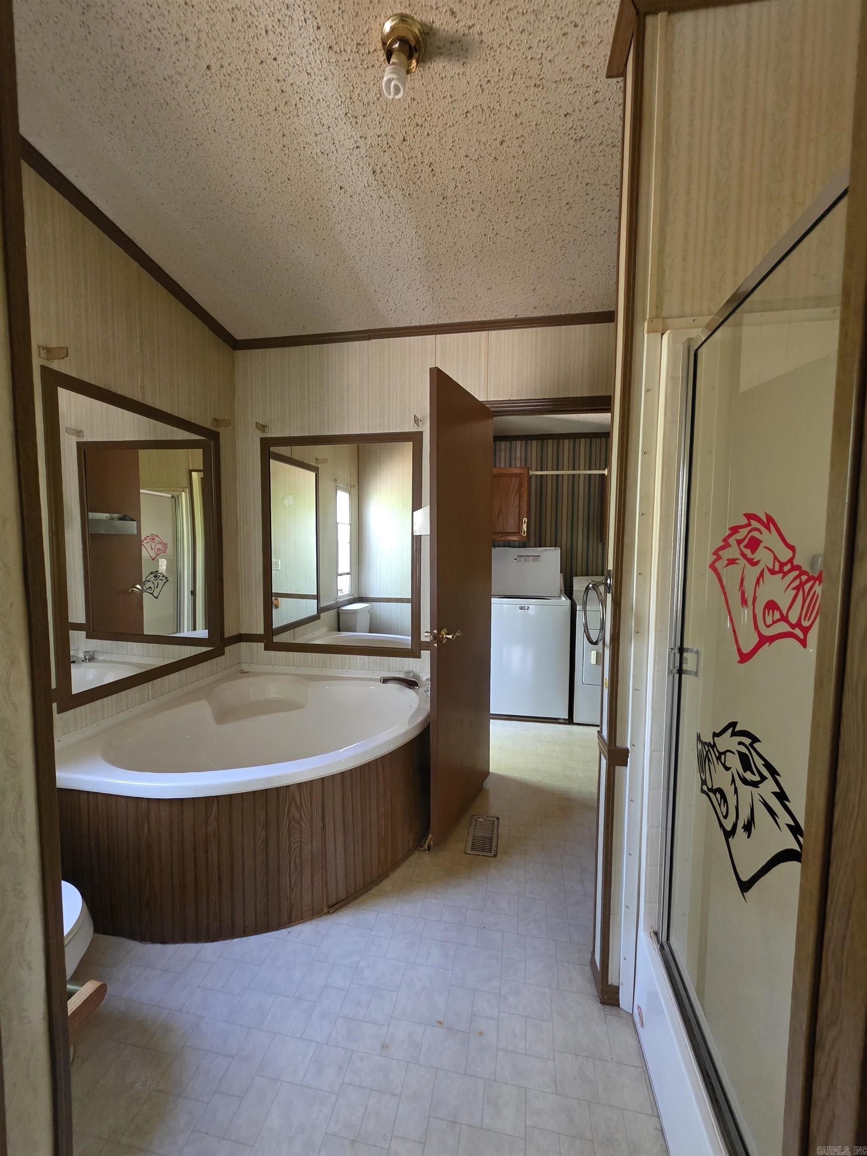 120 Kings Circle Property Photo 8