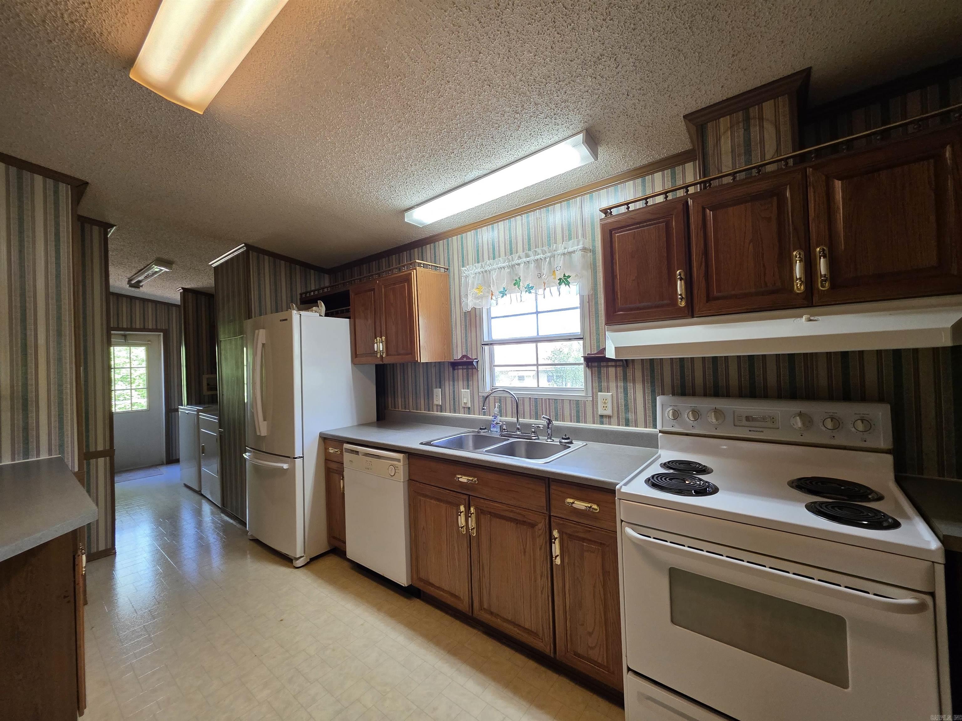 120 Kings Circle Property Photo 12