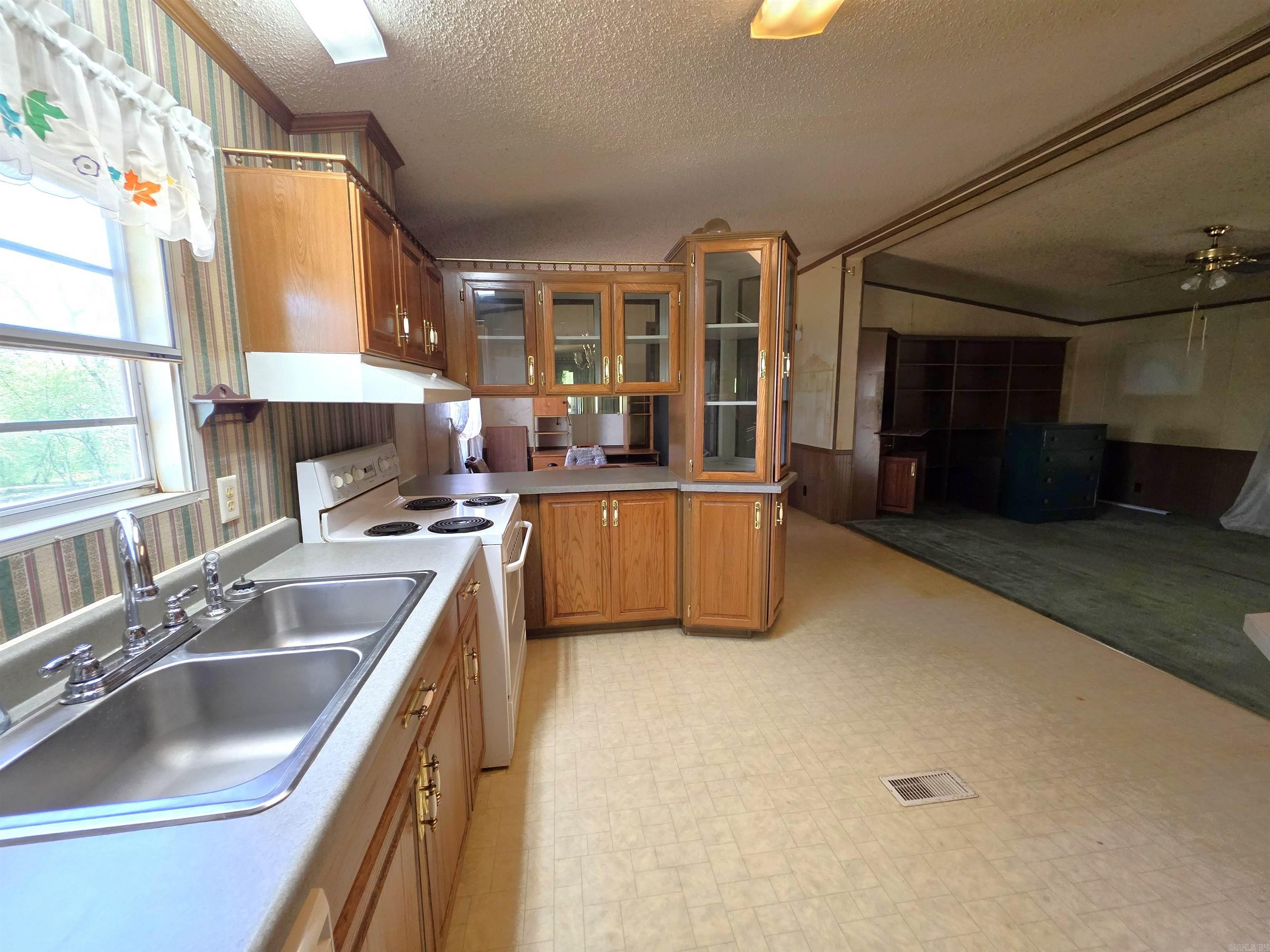120 Kings Circle Property Photo 13