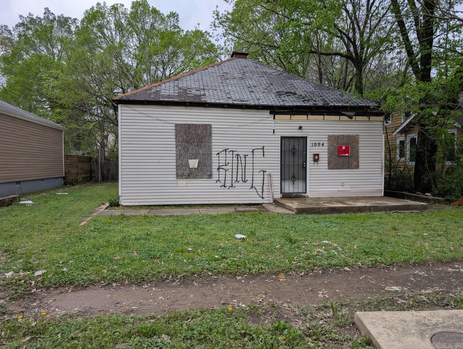 1004 Johnson Property Photo 1