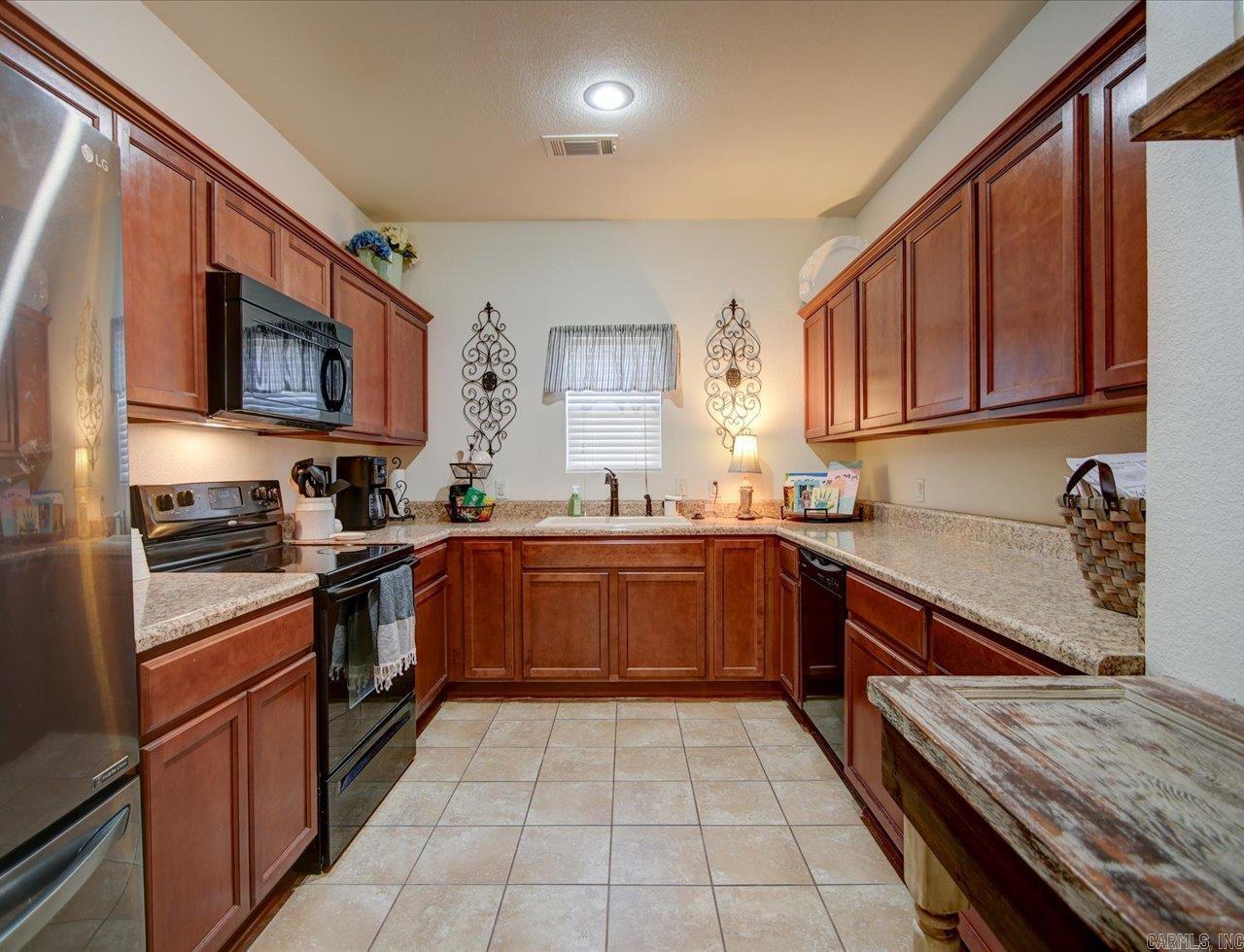 131 Lily Street Property Photo 10
