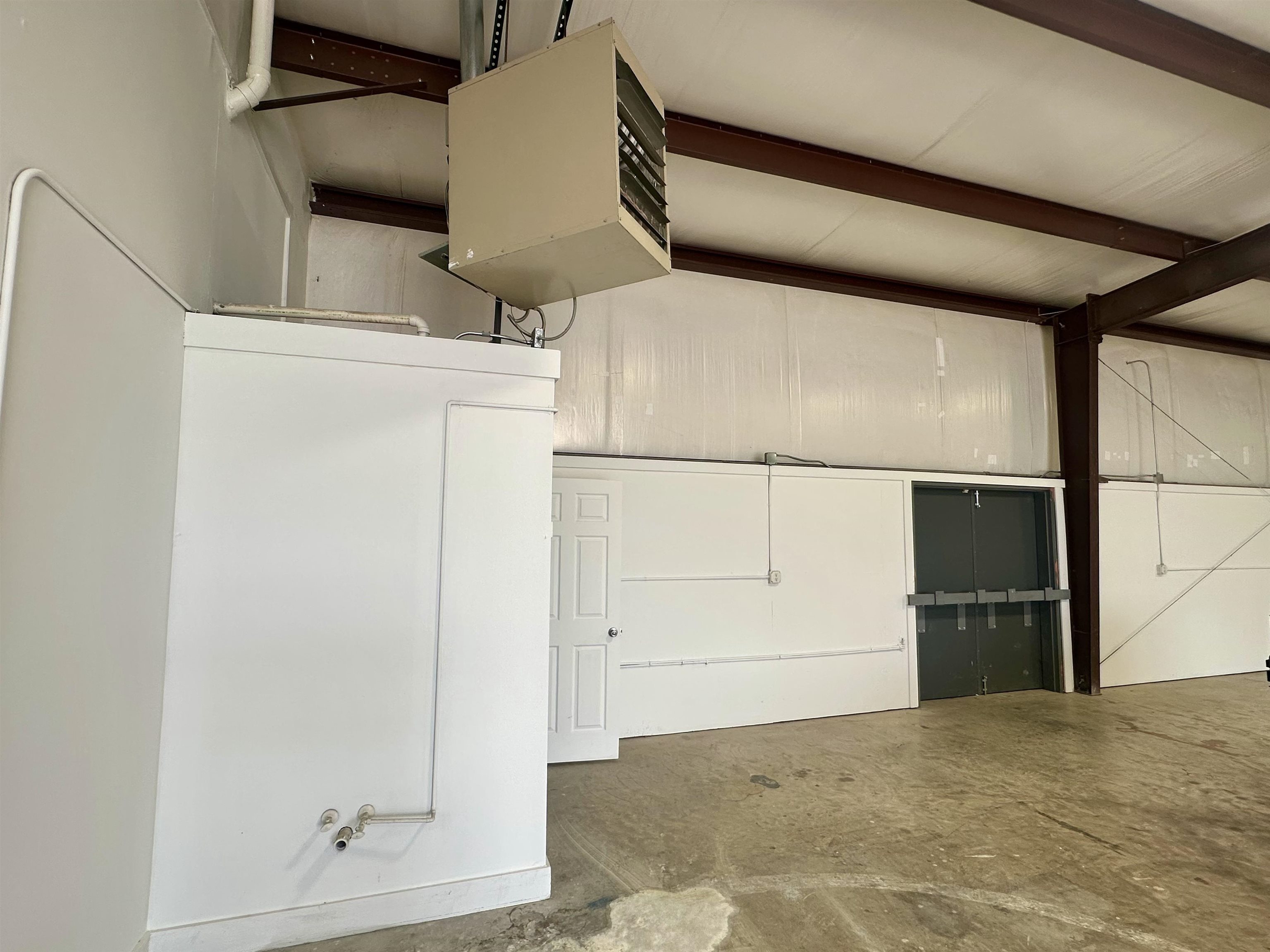 3218 Neil Circle Suite B Property Photo 6