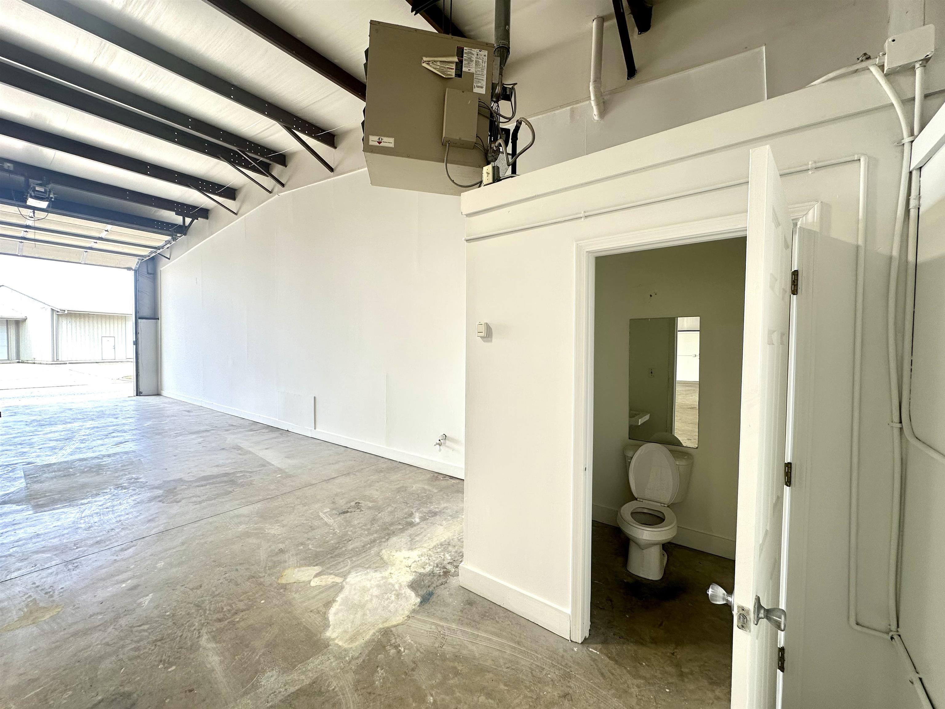 3218 Neil Circle Suite B Property Photo 7