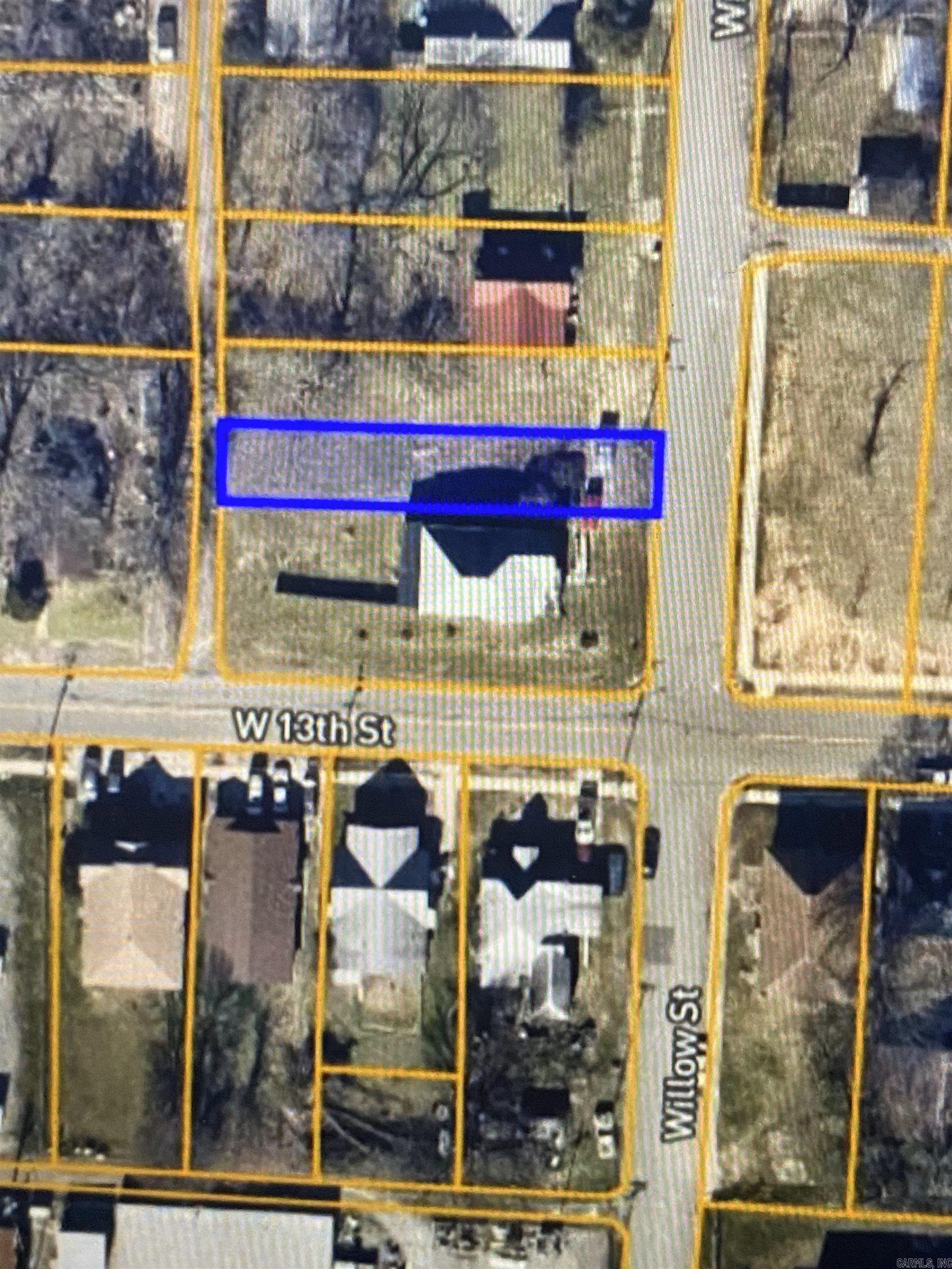 1305 N Willow St Property Photo 1