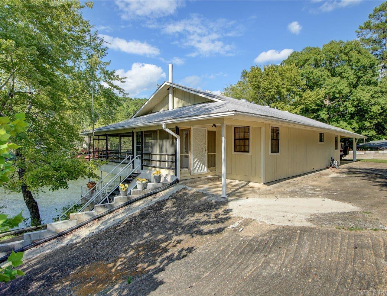 323 Catherine Cove Loop Property Photo 1