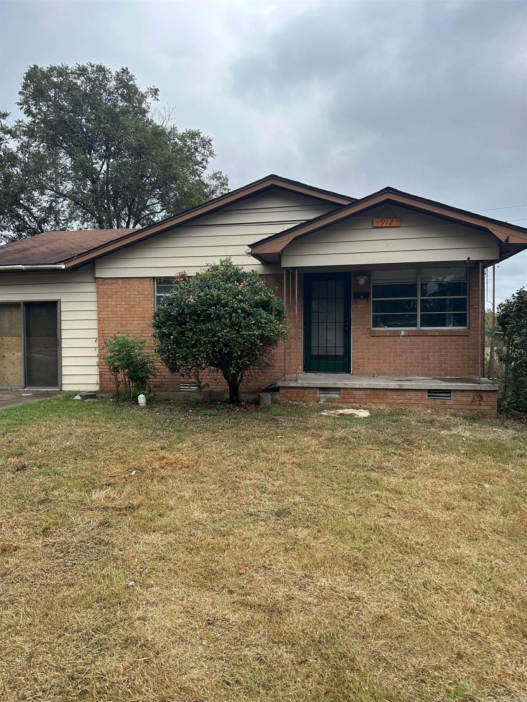 912 N I Street Property Photo 1