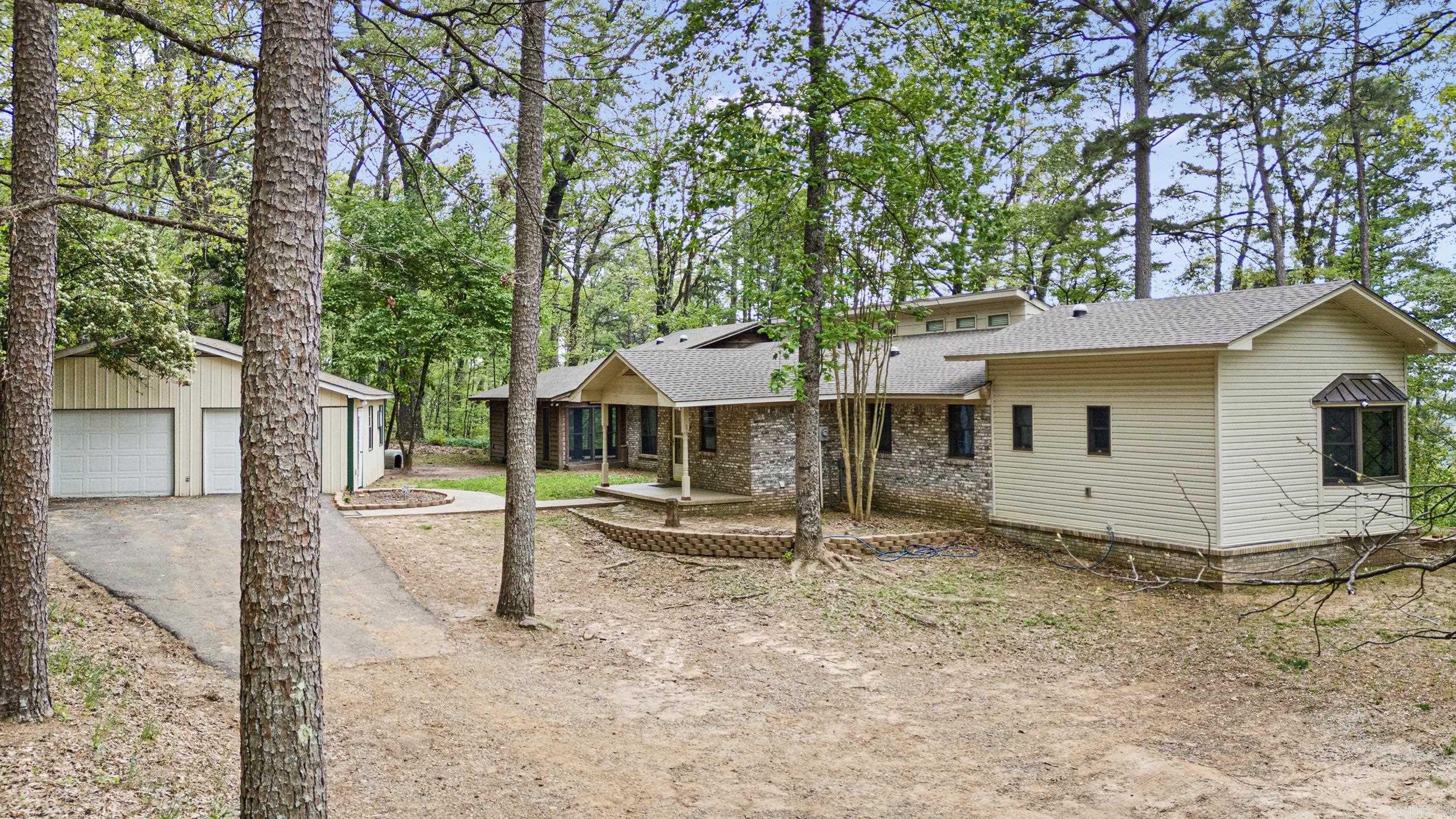 907 Smoke Tree Road Property Photo 1