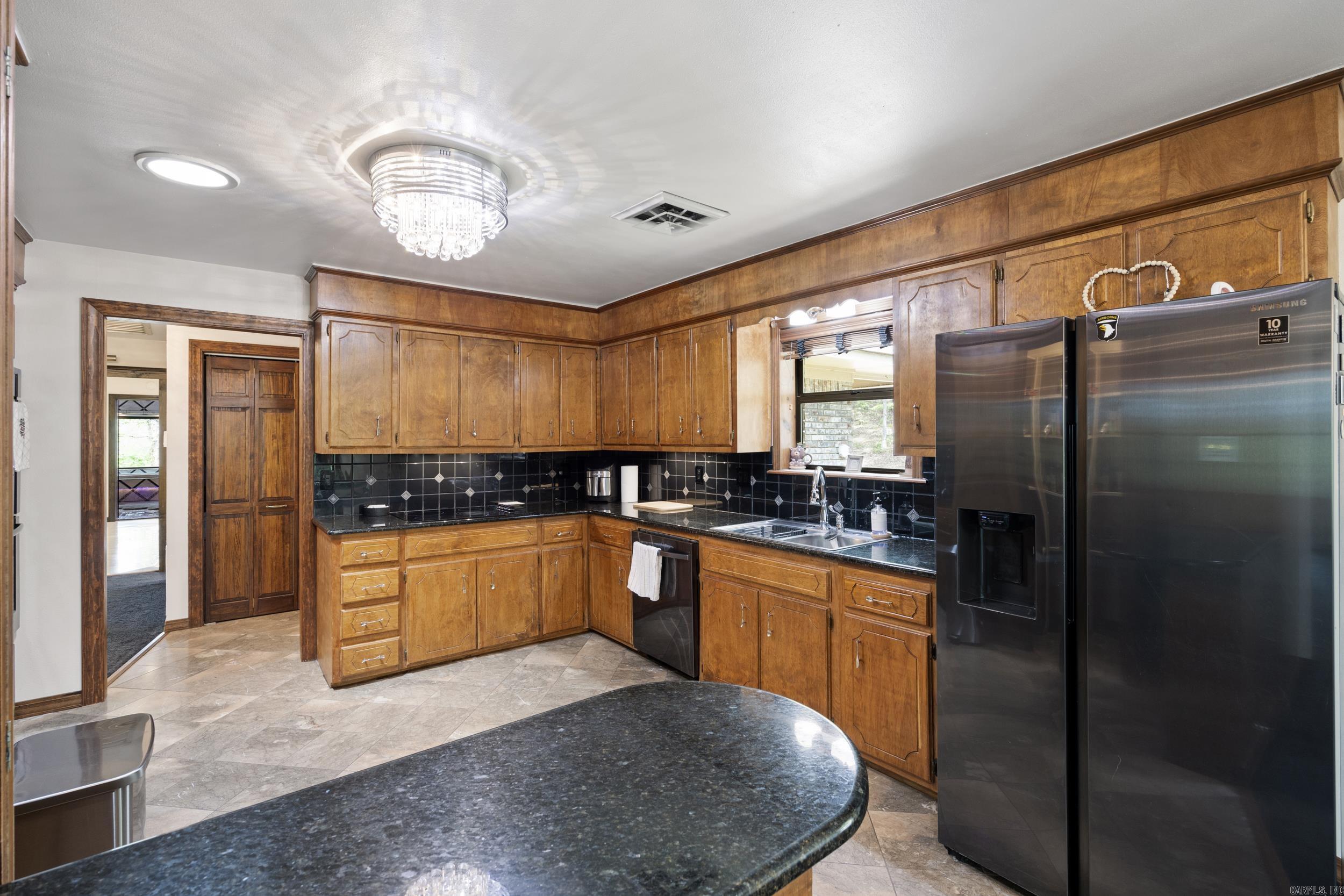 907 Smoke Tree Road Property Photo 6