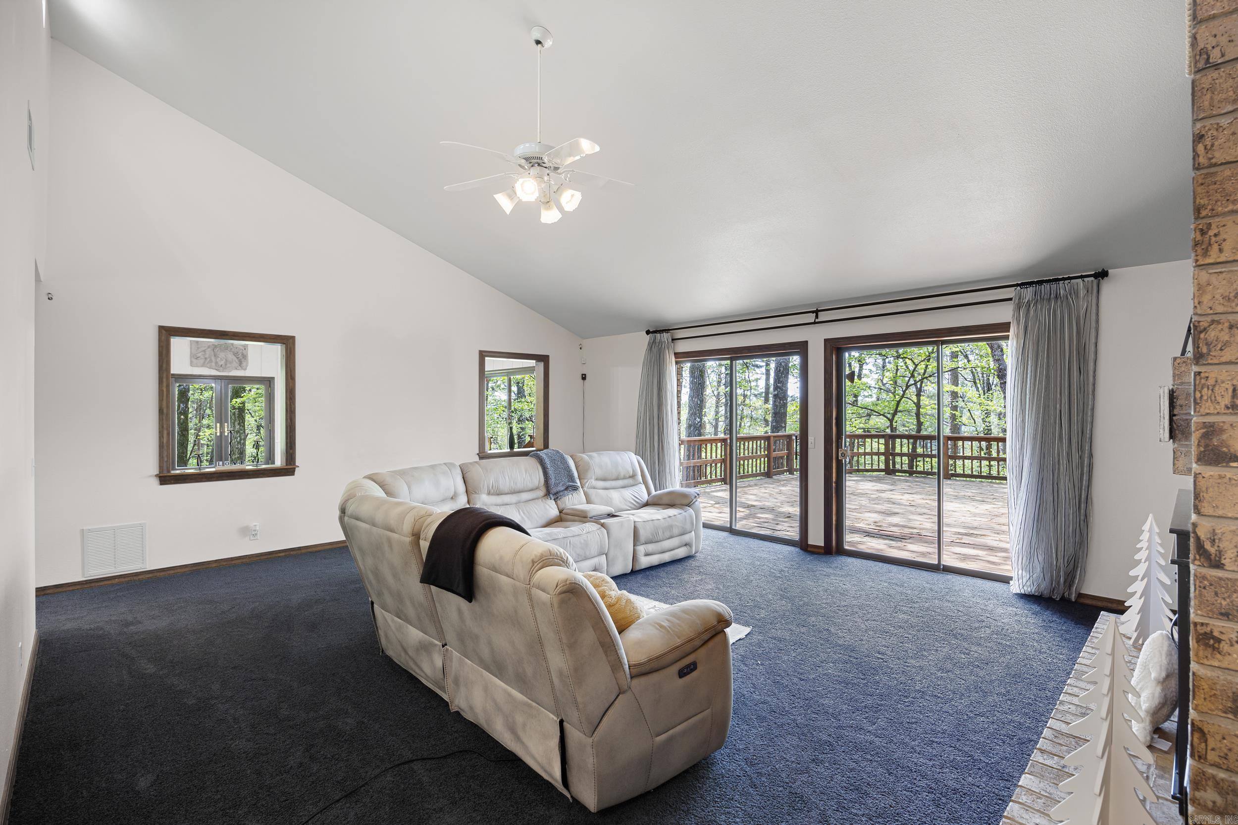 907 Smoke Tree Road Property Photo 14