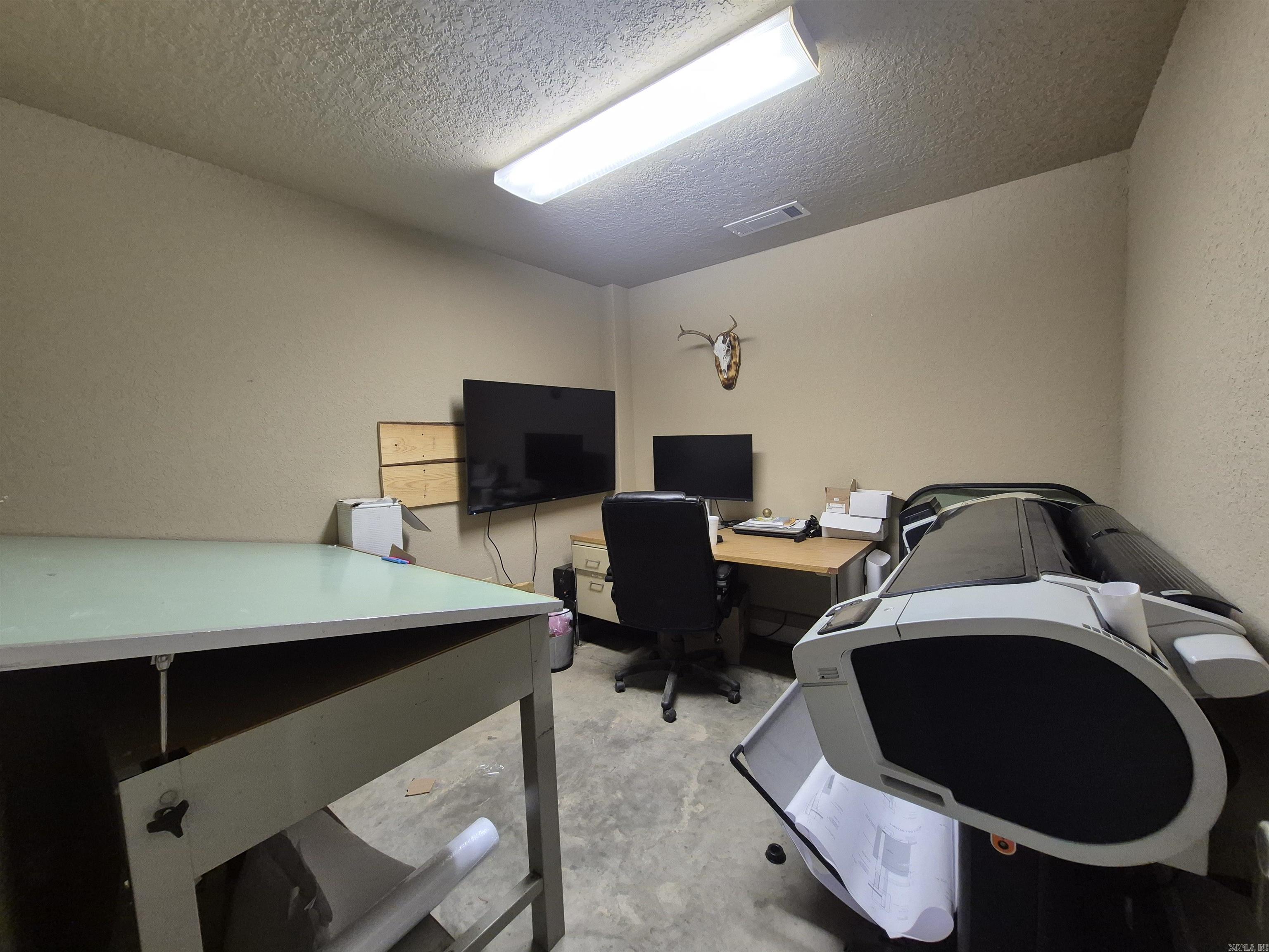 901 Carpenter Street Property Photo 4