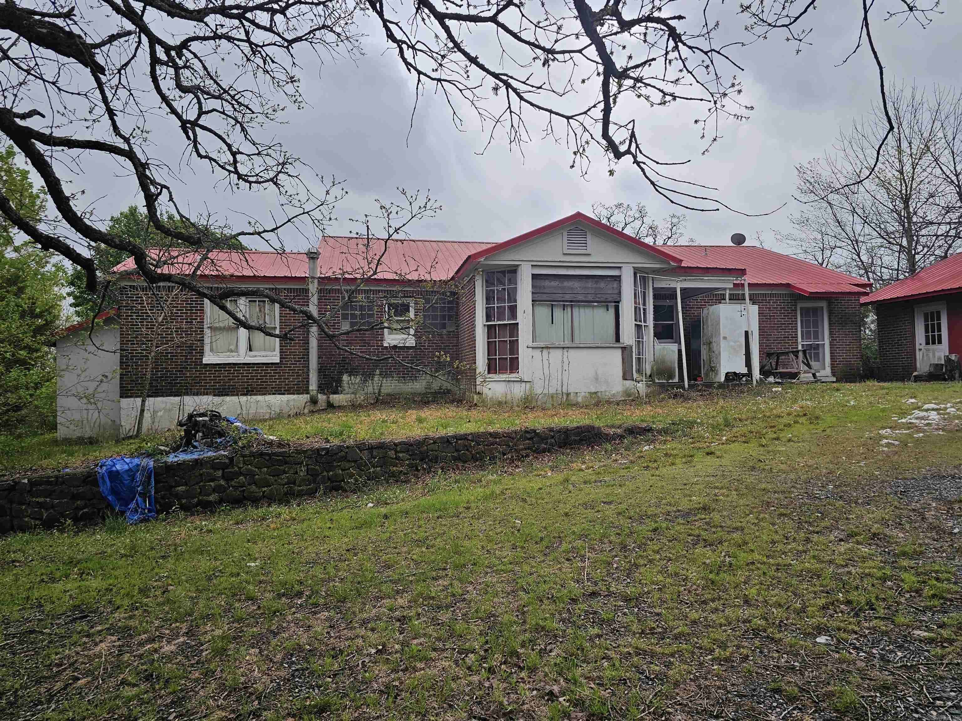 306 Hwy 71 N Property Photo 2