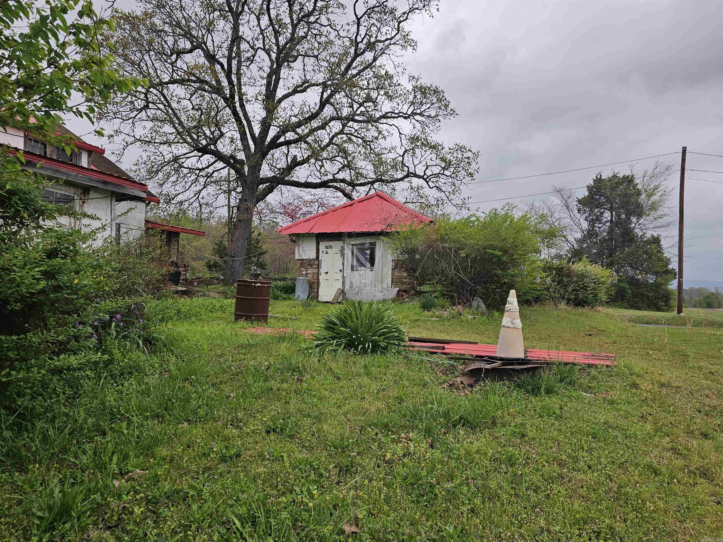 306 Hwy 71 N Property Photo 8
