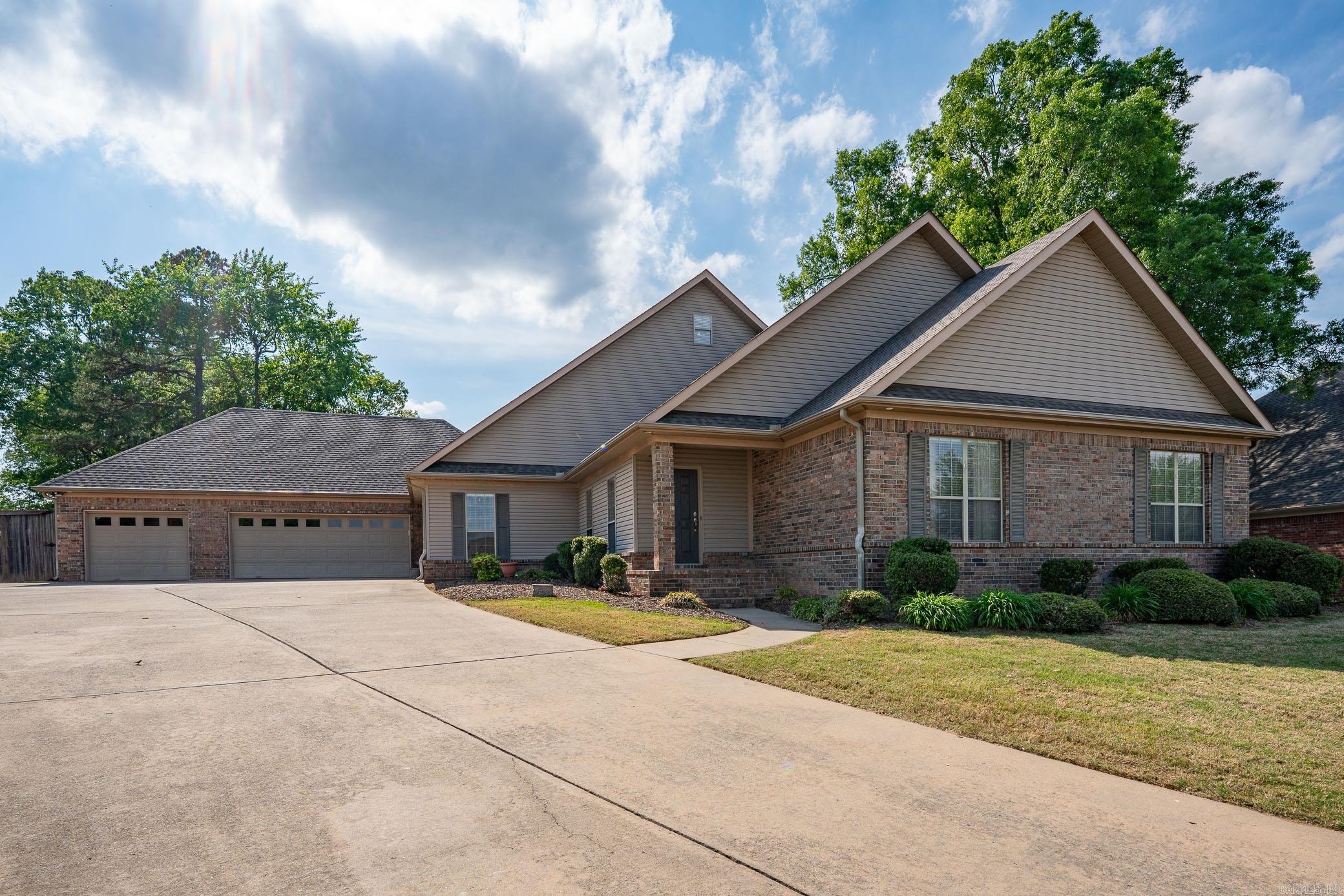 505 Fieldstone Property Photo
