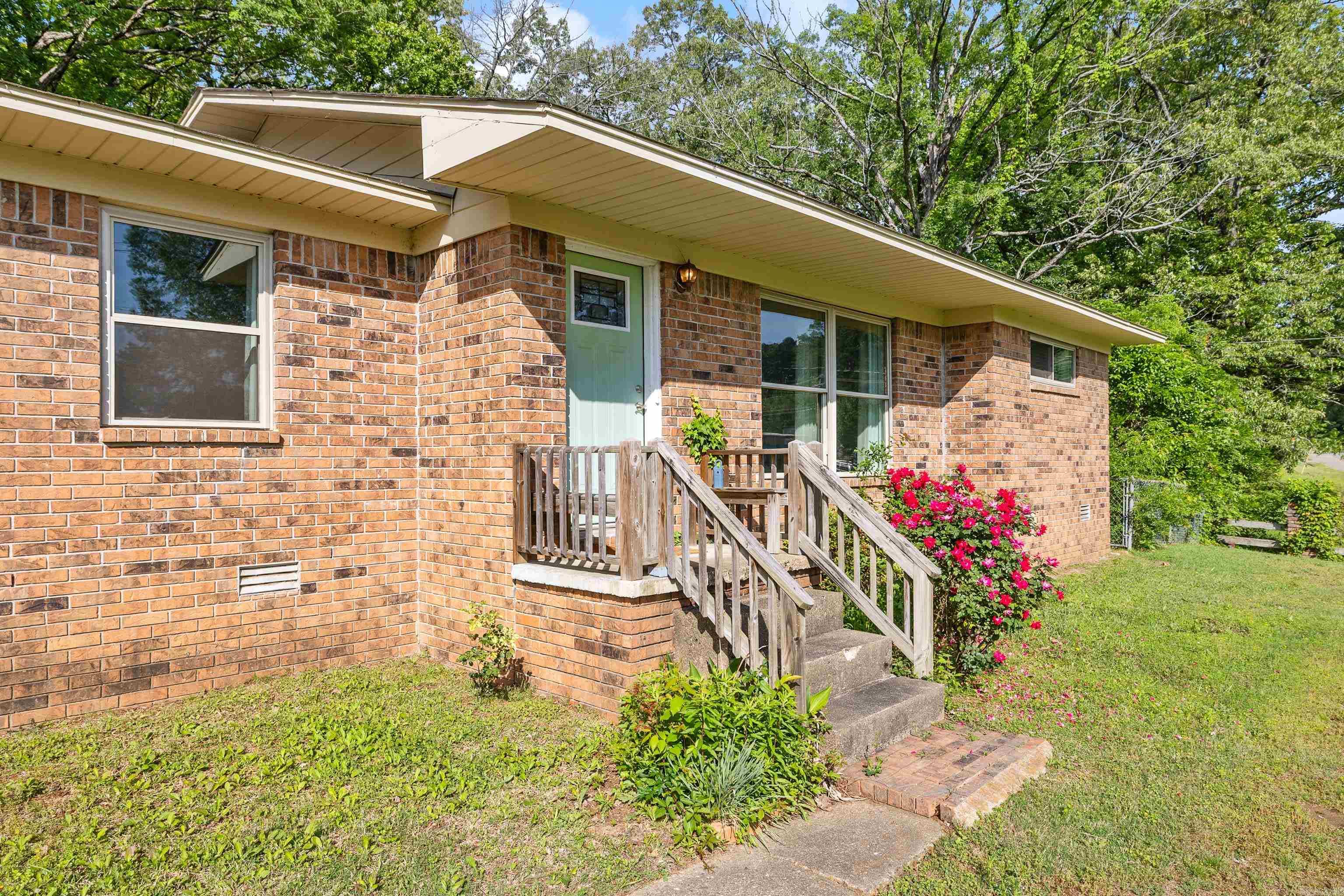 2318 W Lakeview Property Photo 1
