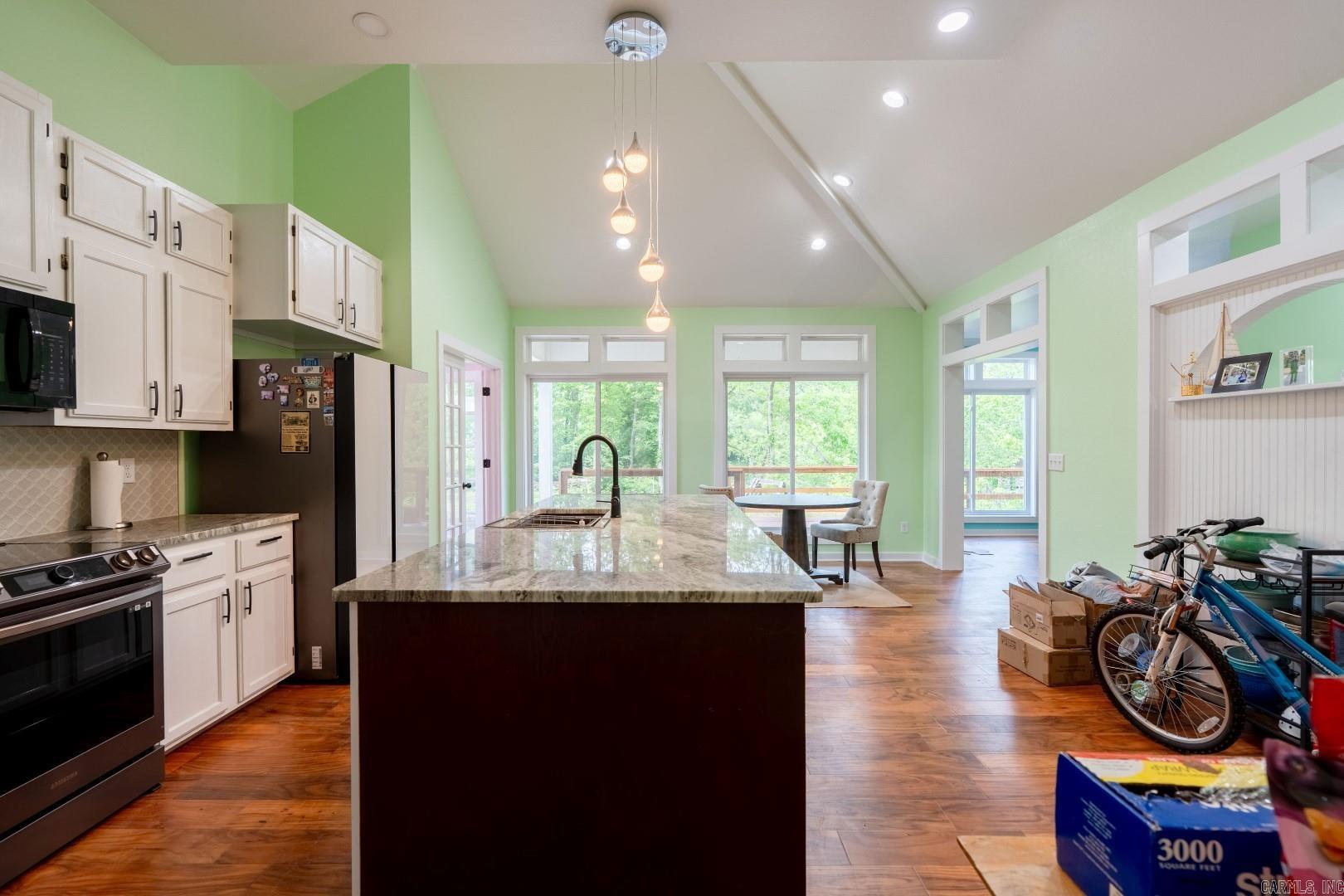 601 River Drive Property Photo 11