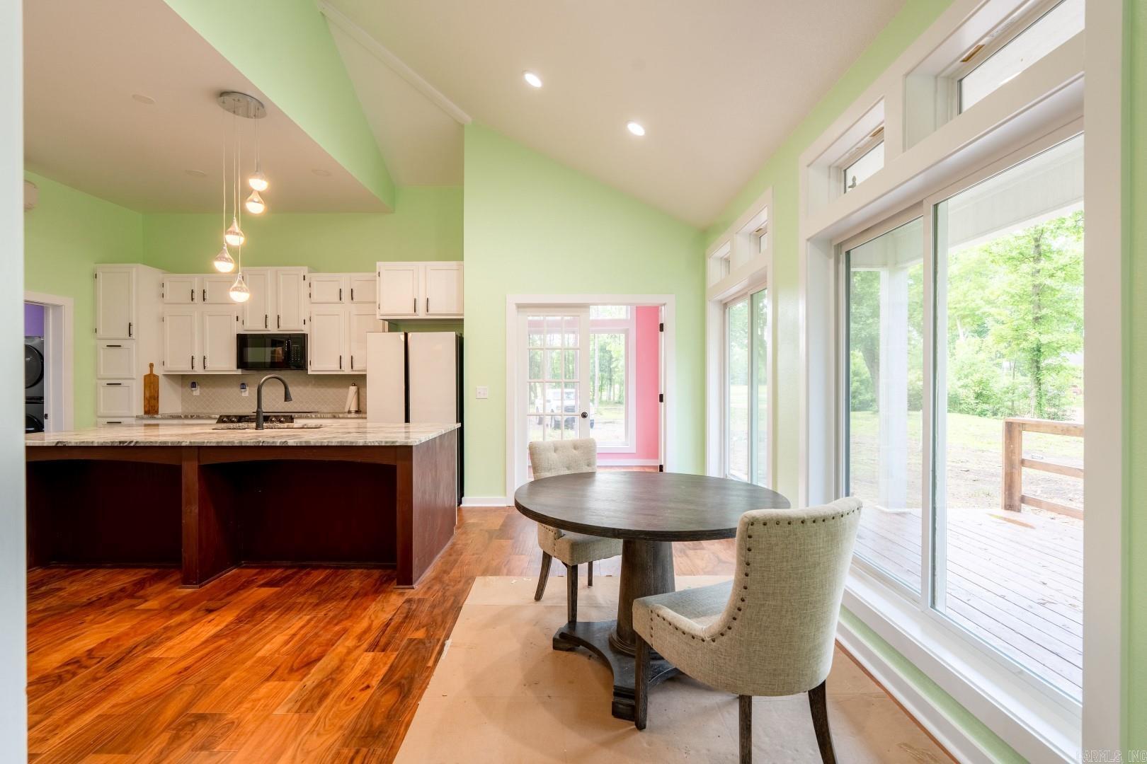 601 River Drive Property Photo 14