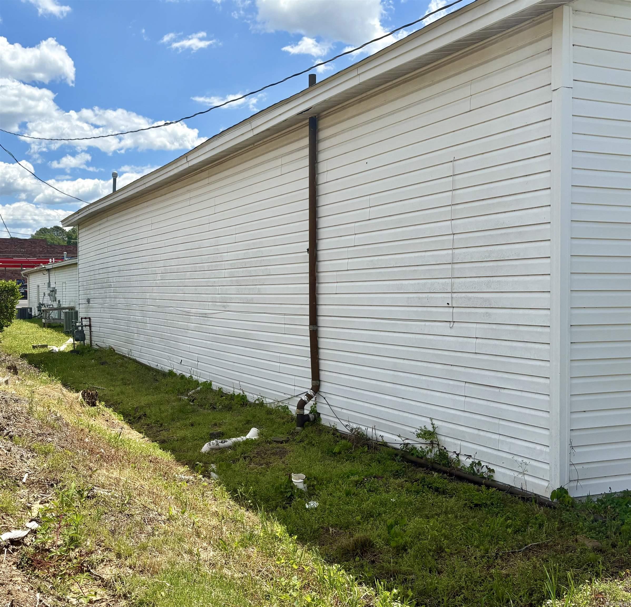1898 E Market Street Property Photo 35