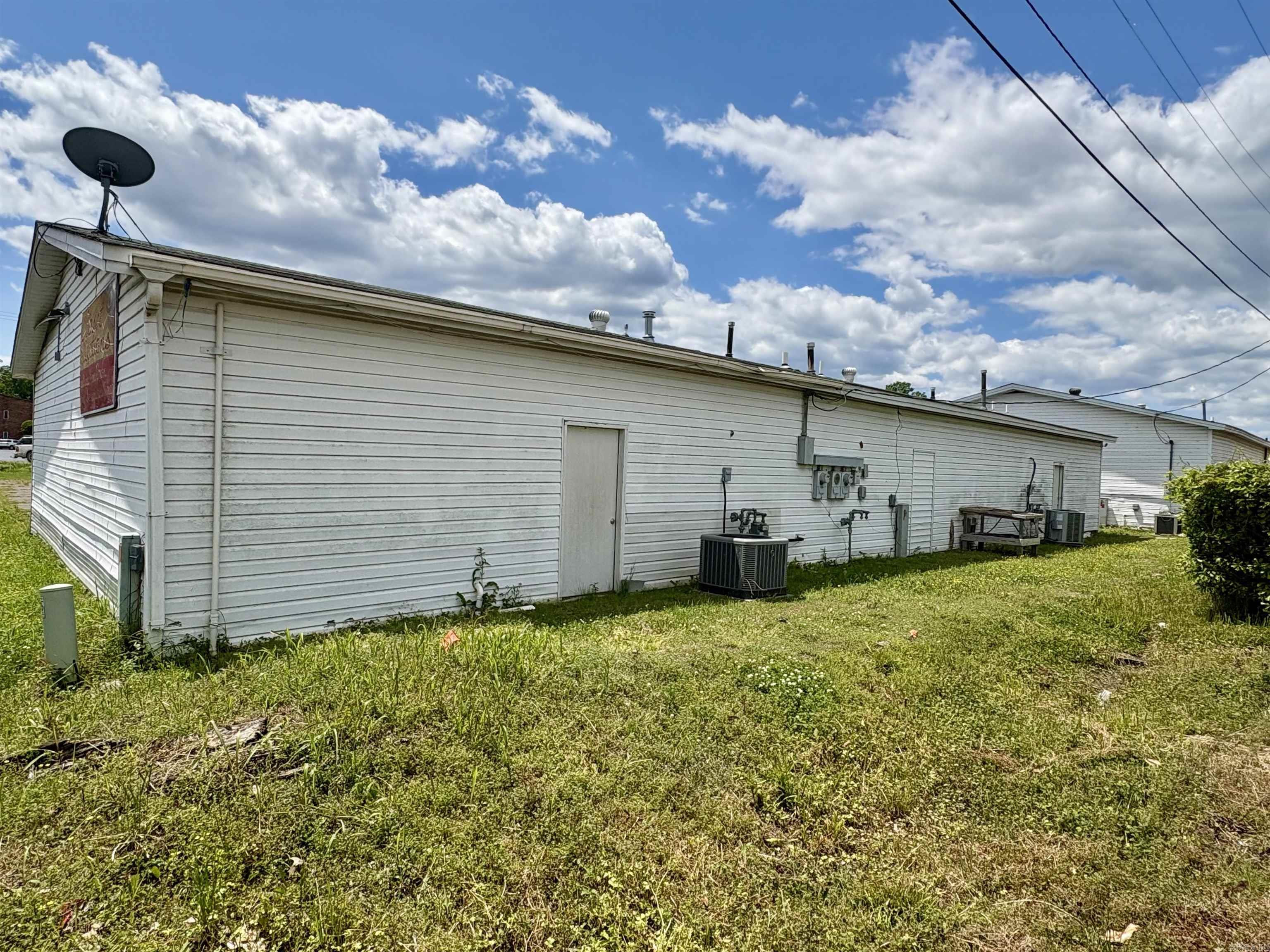 1898 E Market Street Property Photo 37