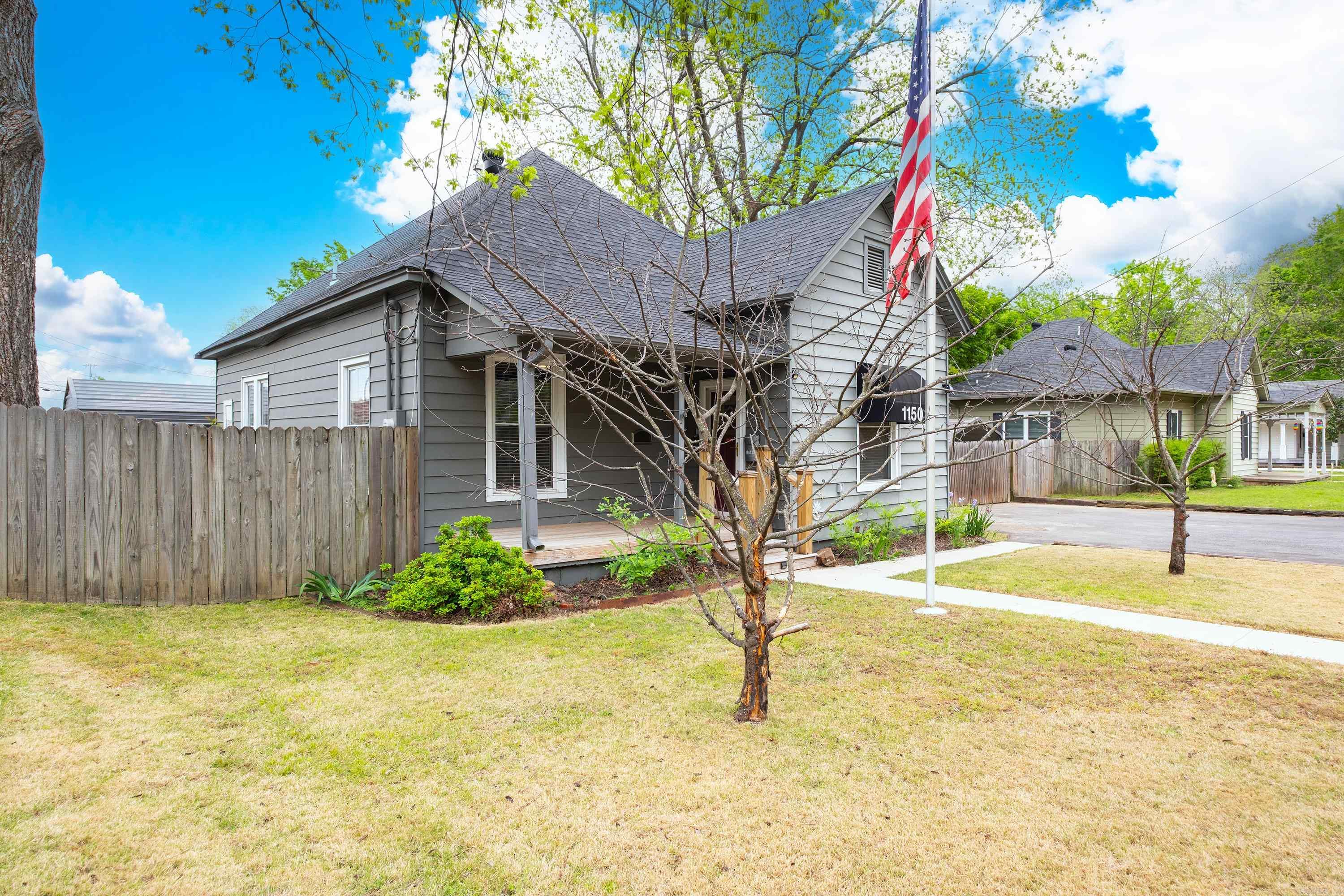 1150 Clifton Property Photo 2
