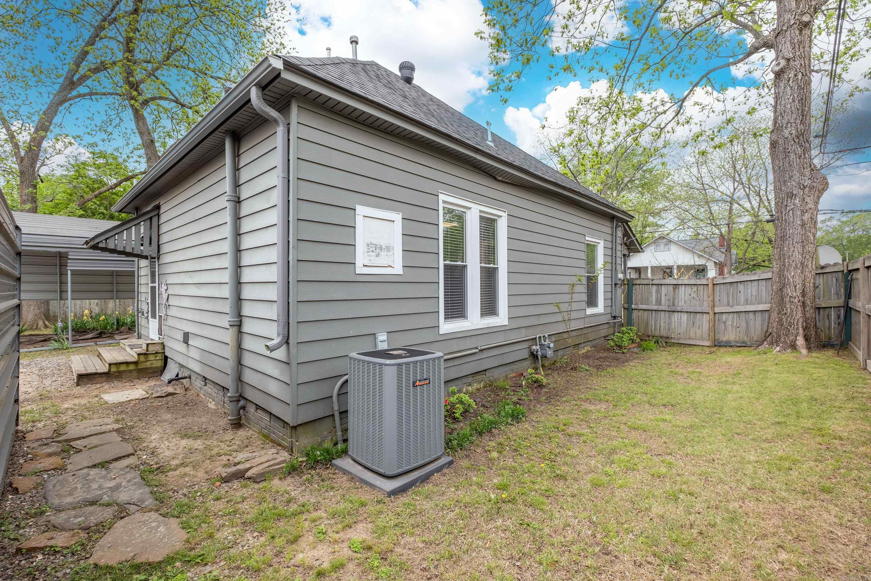 1150 Clifton Property Photo 13