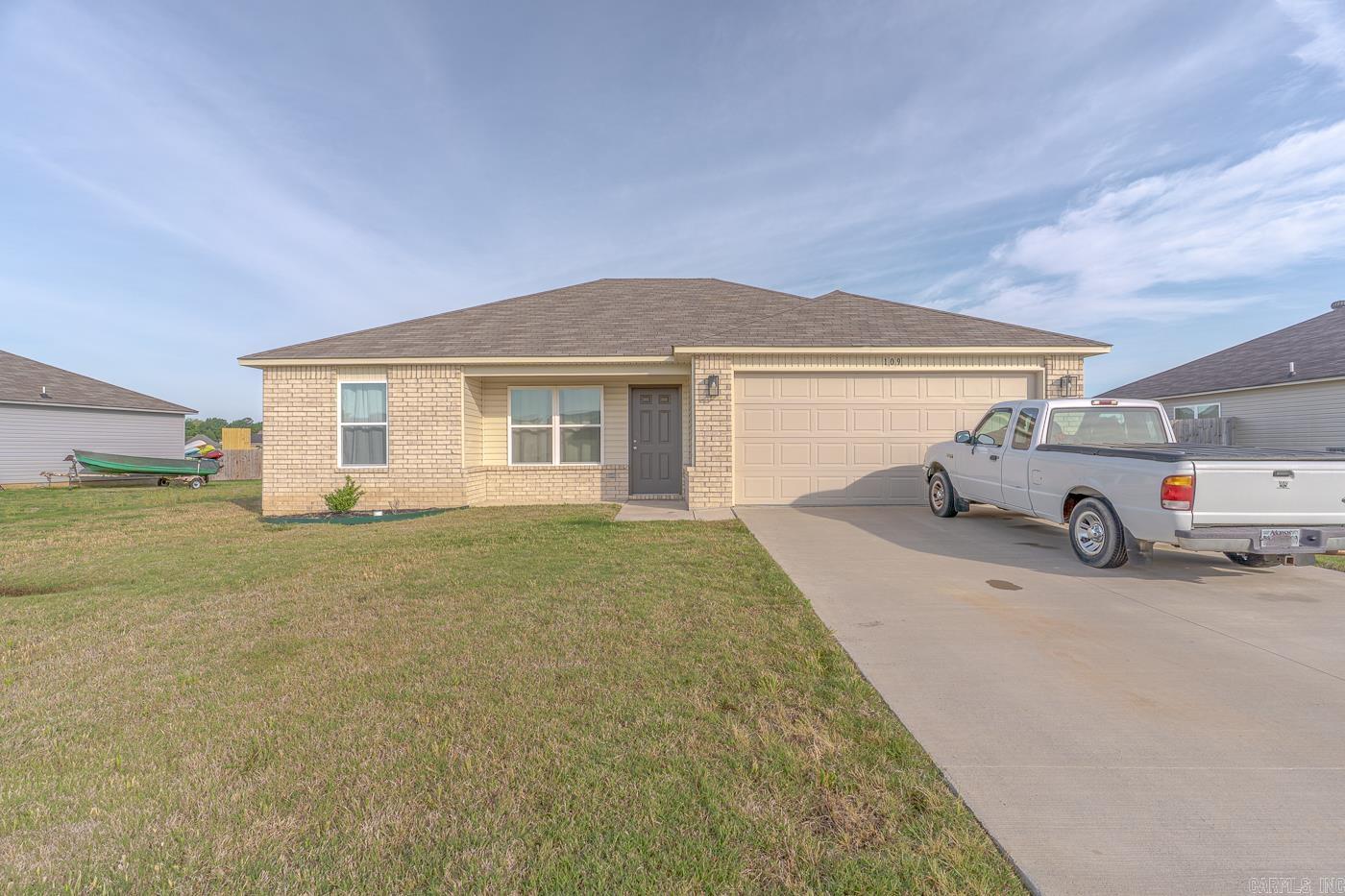 109 Ellis Drive Property Photo 1