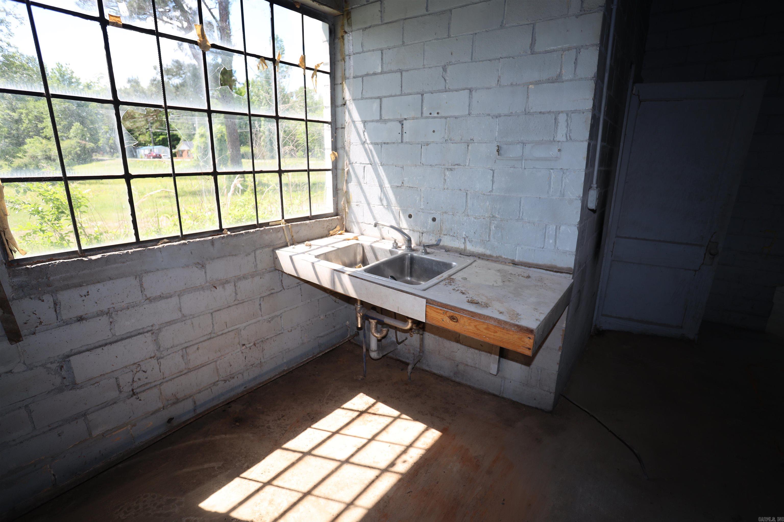 1213 W Central Property Photo 10