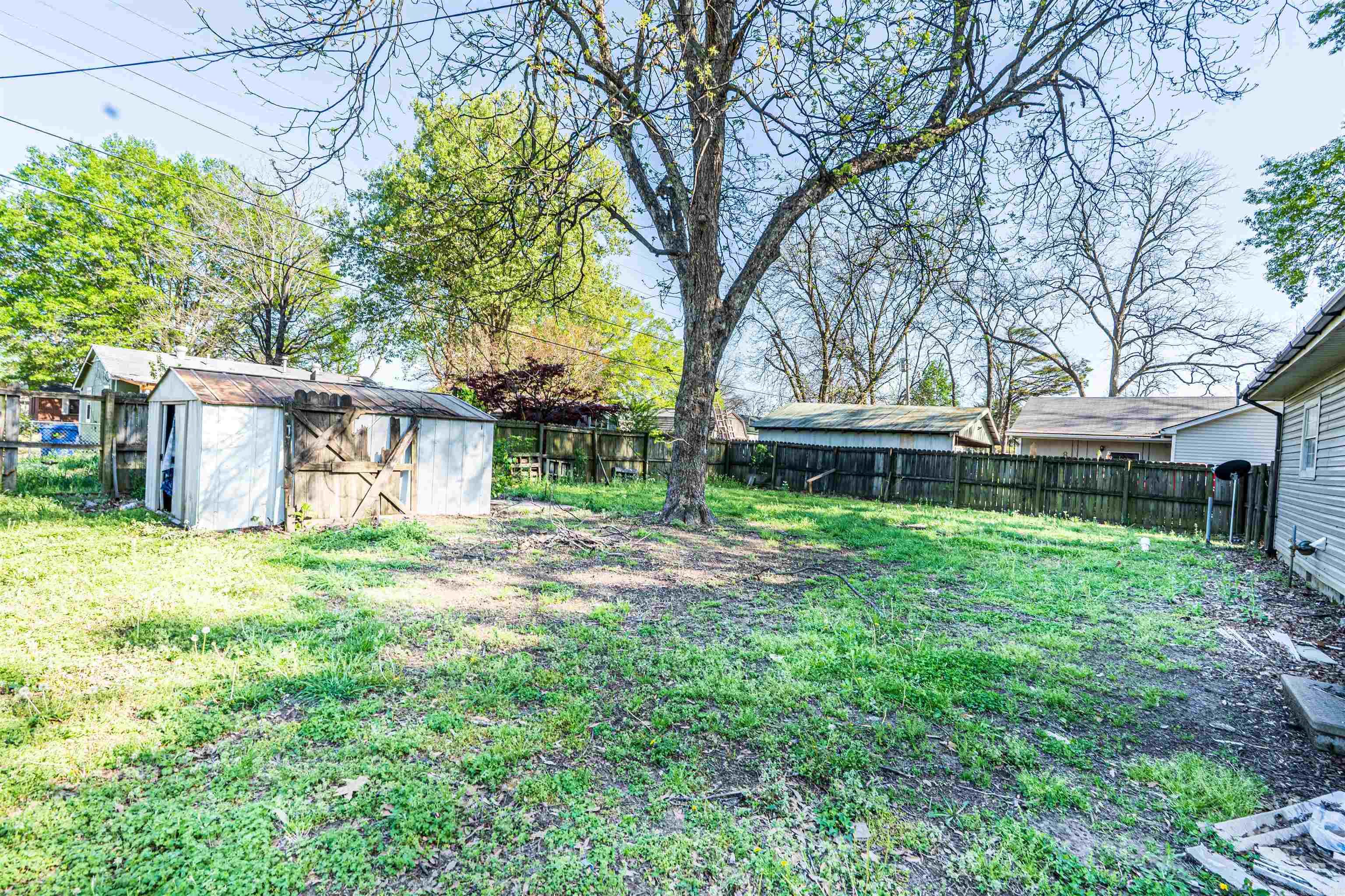 212 N Pine St Property Photo 5