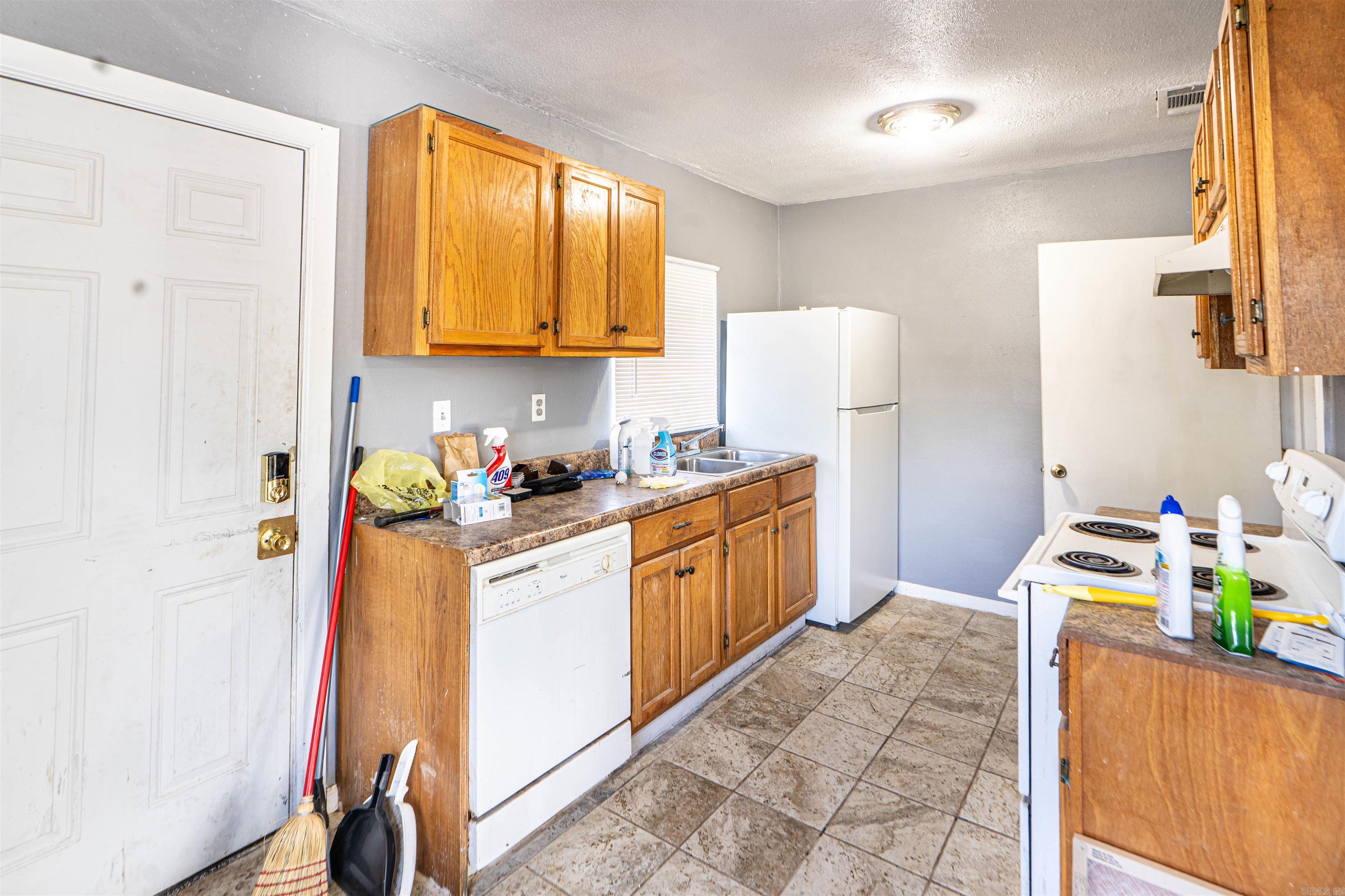 212 N Pine St Property Photo 7
