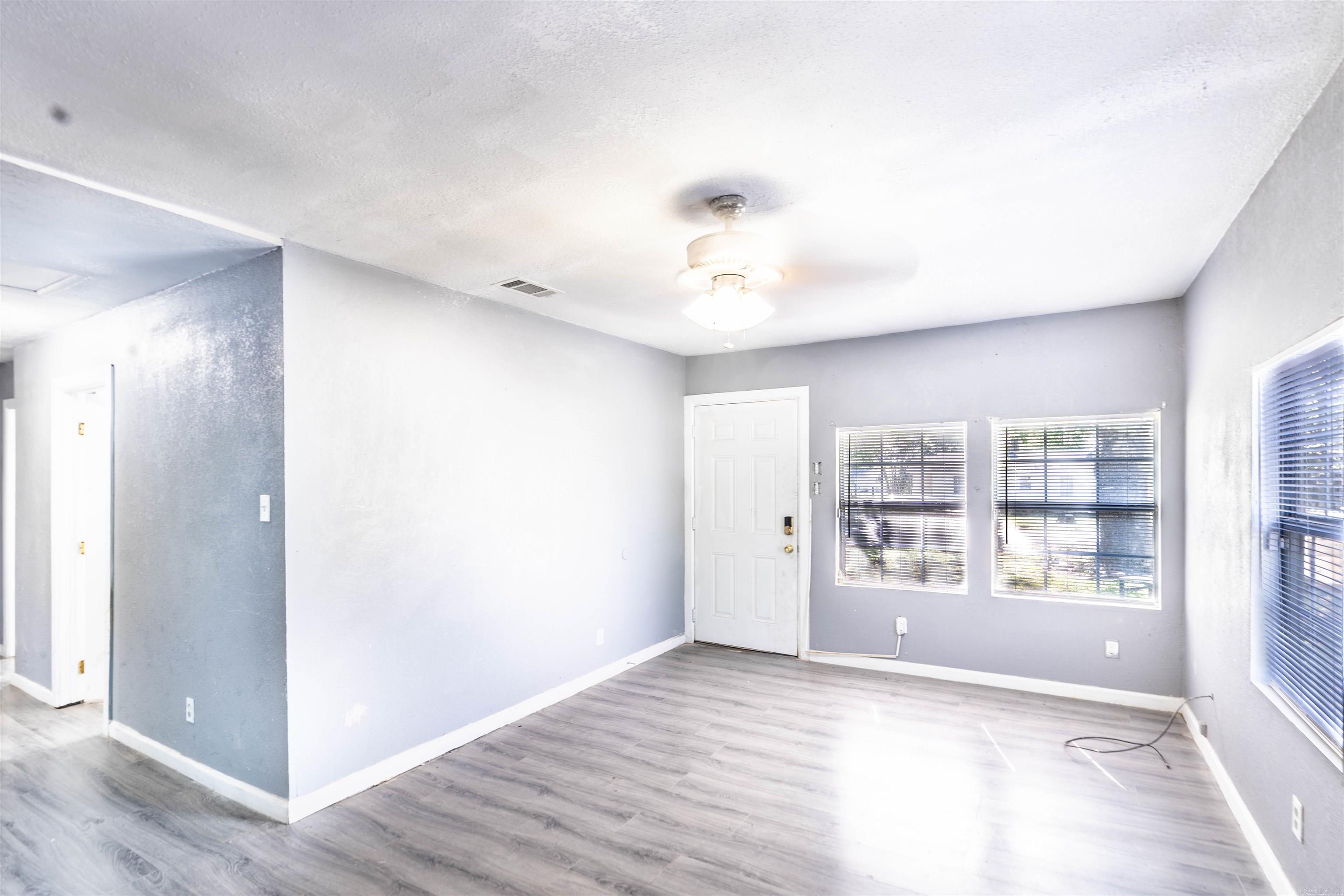 212 N Pine St Property Photo 9