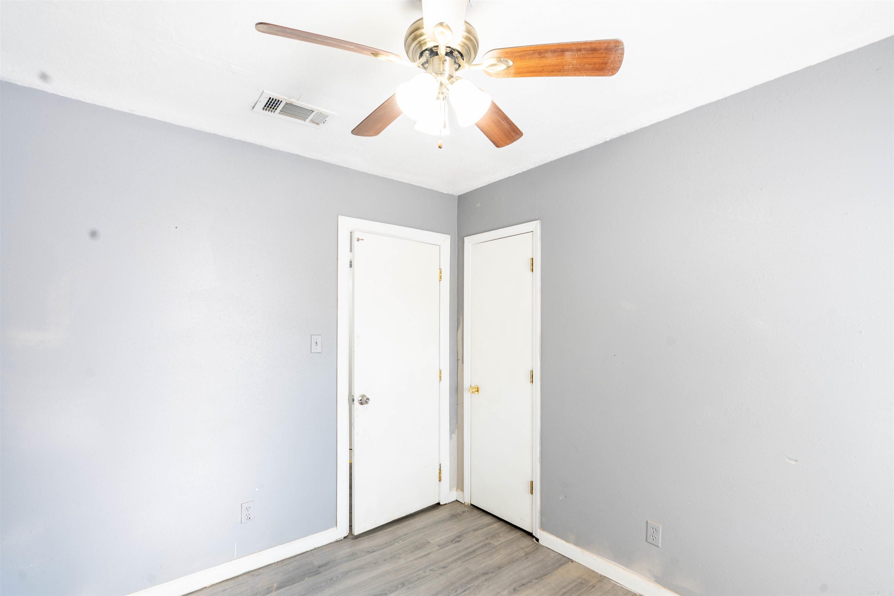 212 N Pine St Property Photo 12
