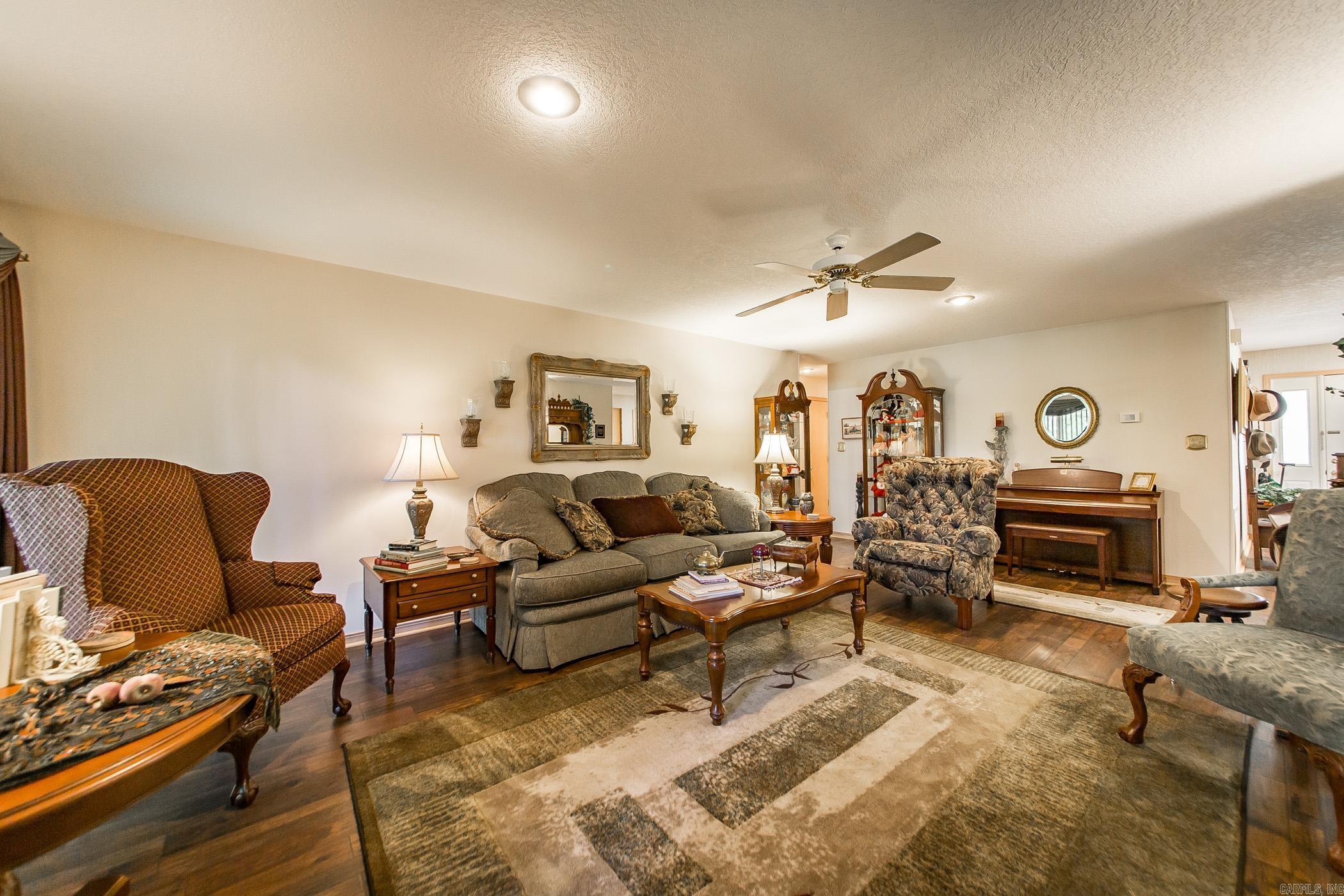 305 Snead Drive Property Photo 10