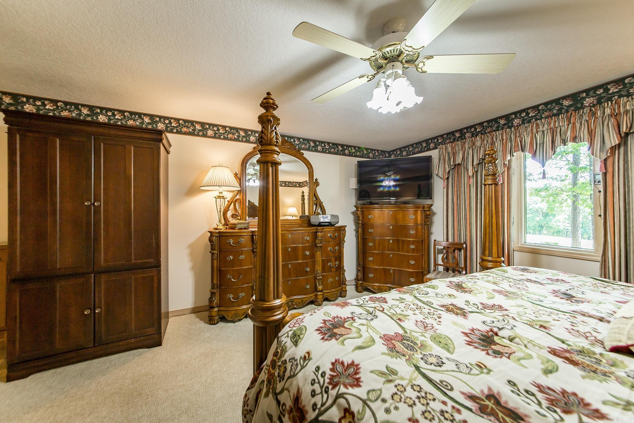 305 Snead Drive Property Photo 12