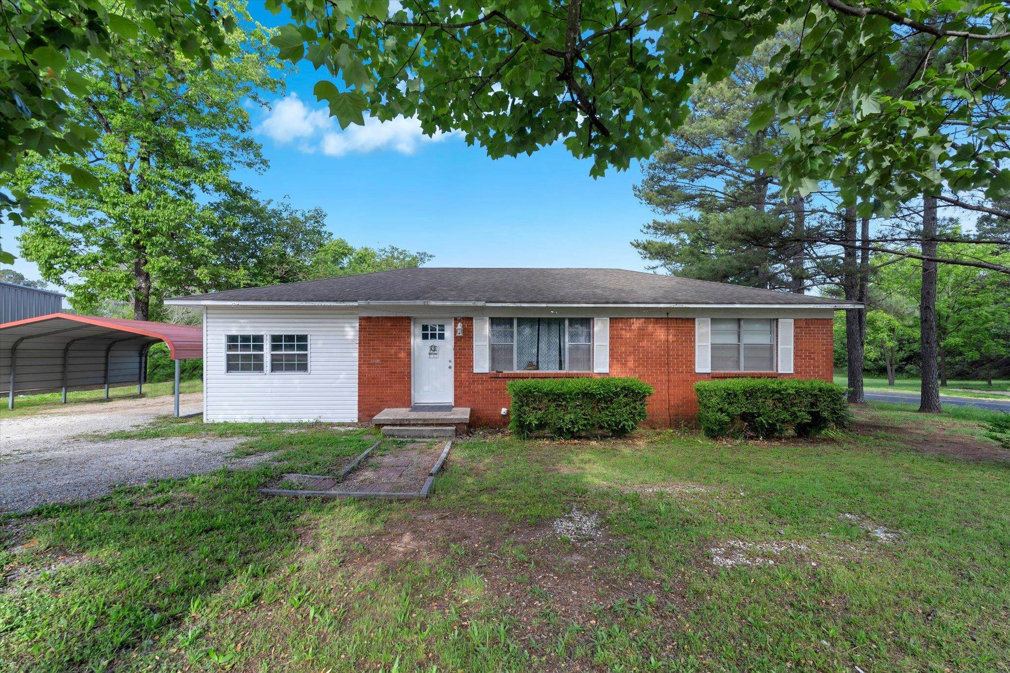 208 S Rockingchair Road Property Photo 1