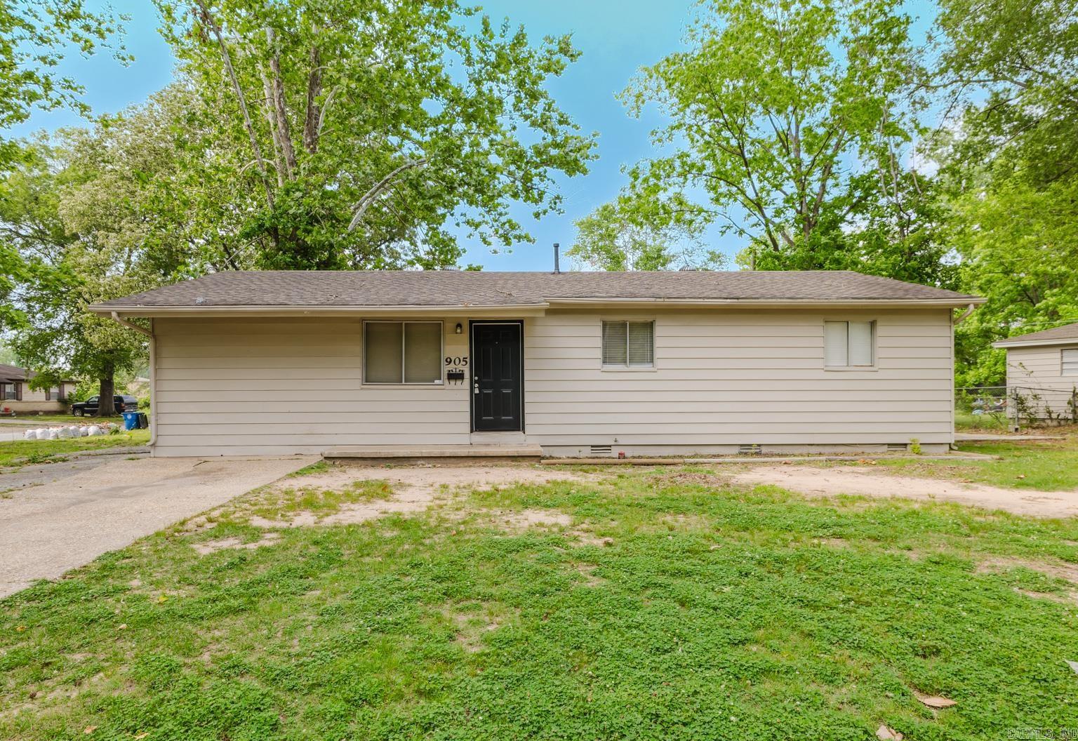 905 Roseclair Drive Property Photo 1
