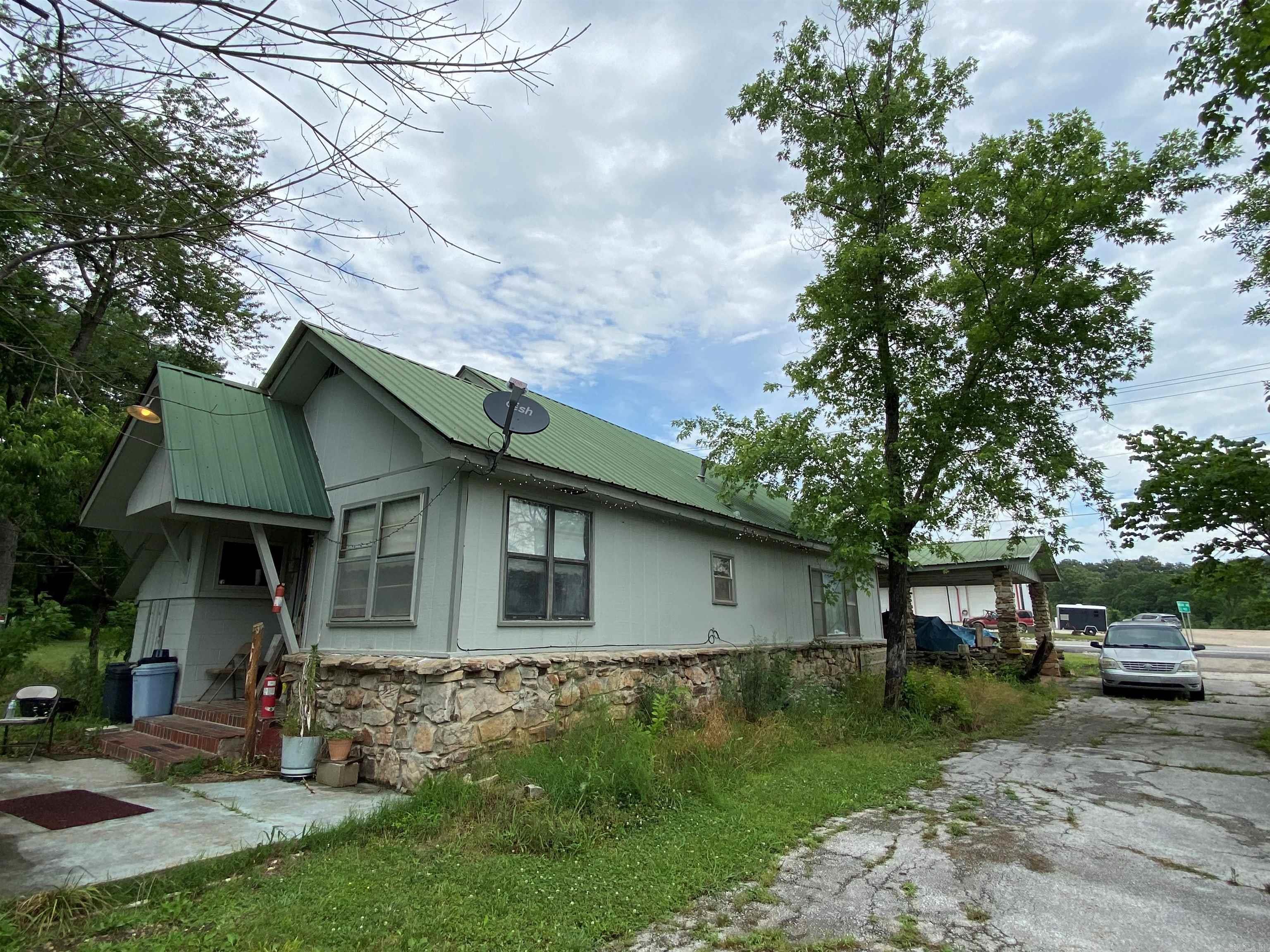 325 N Hwy 65 Property Photo 3