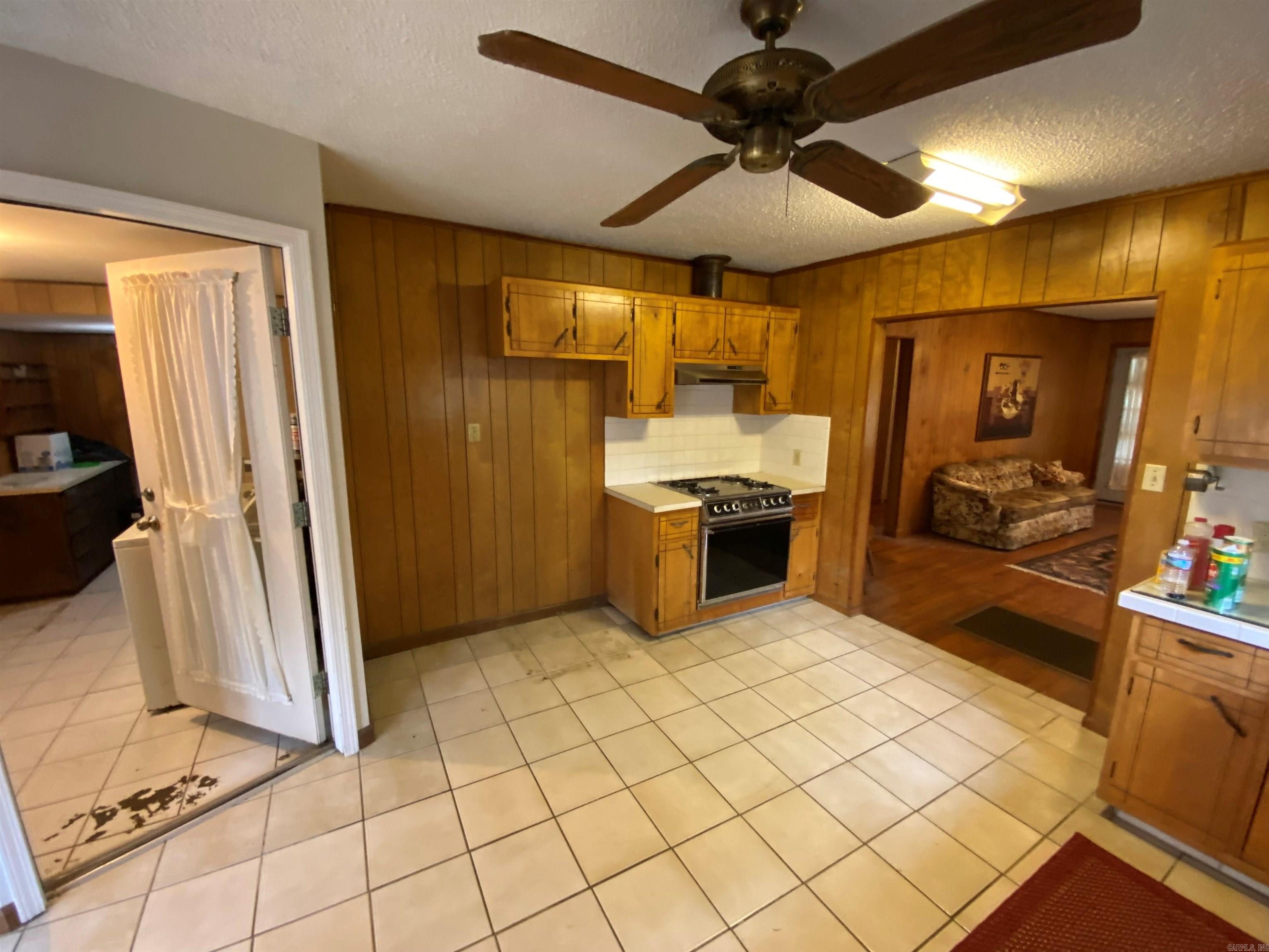 325 N Hwy 65 Property Photo 10