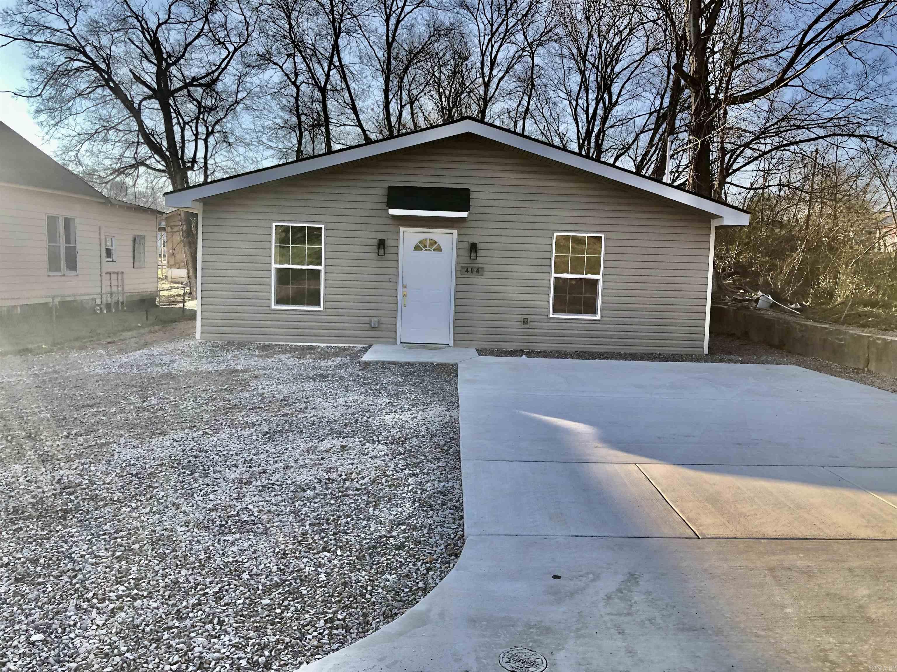 404 Gaines Avenue Property Photo 1