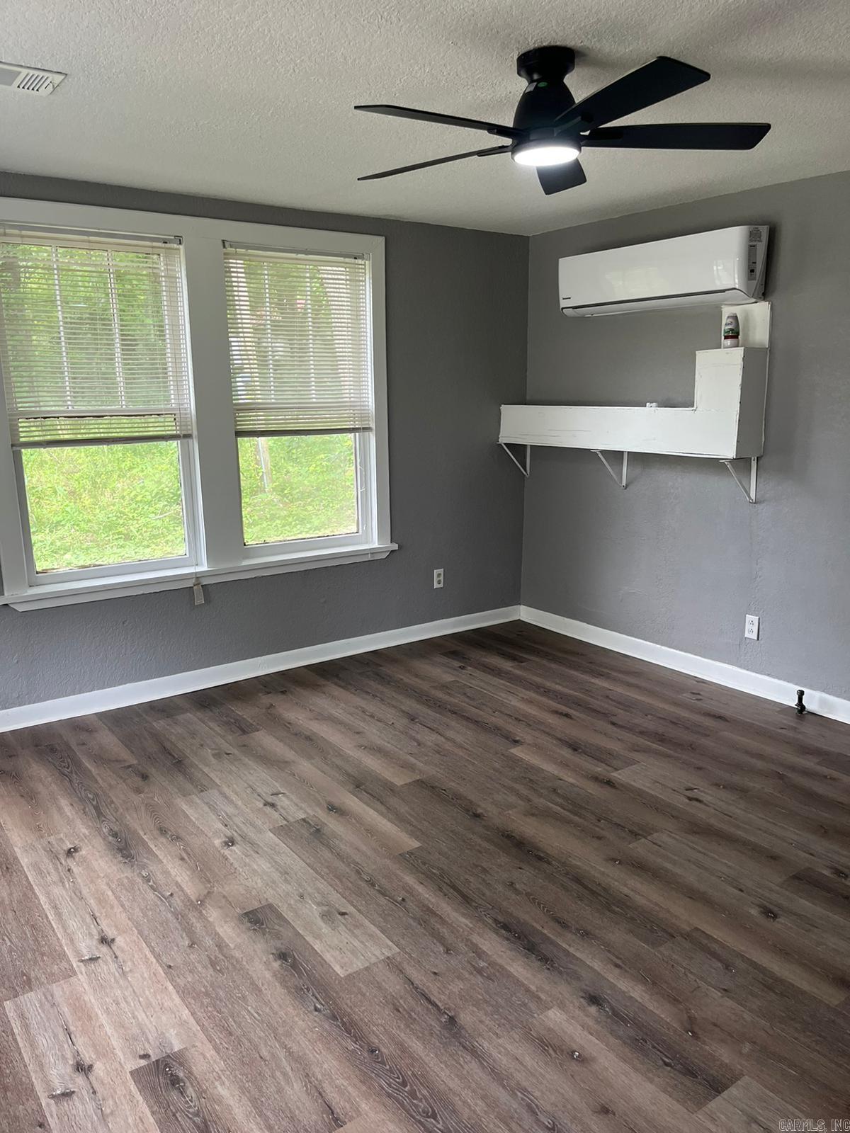223 W Highland Avenue Property Photo 2