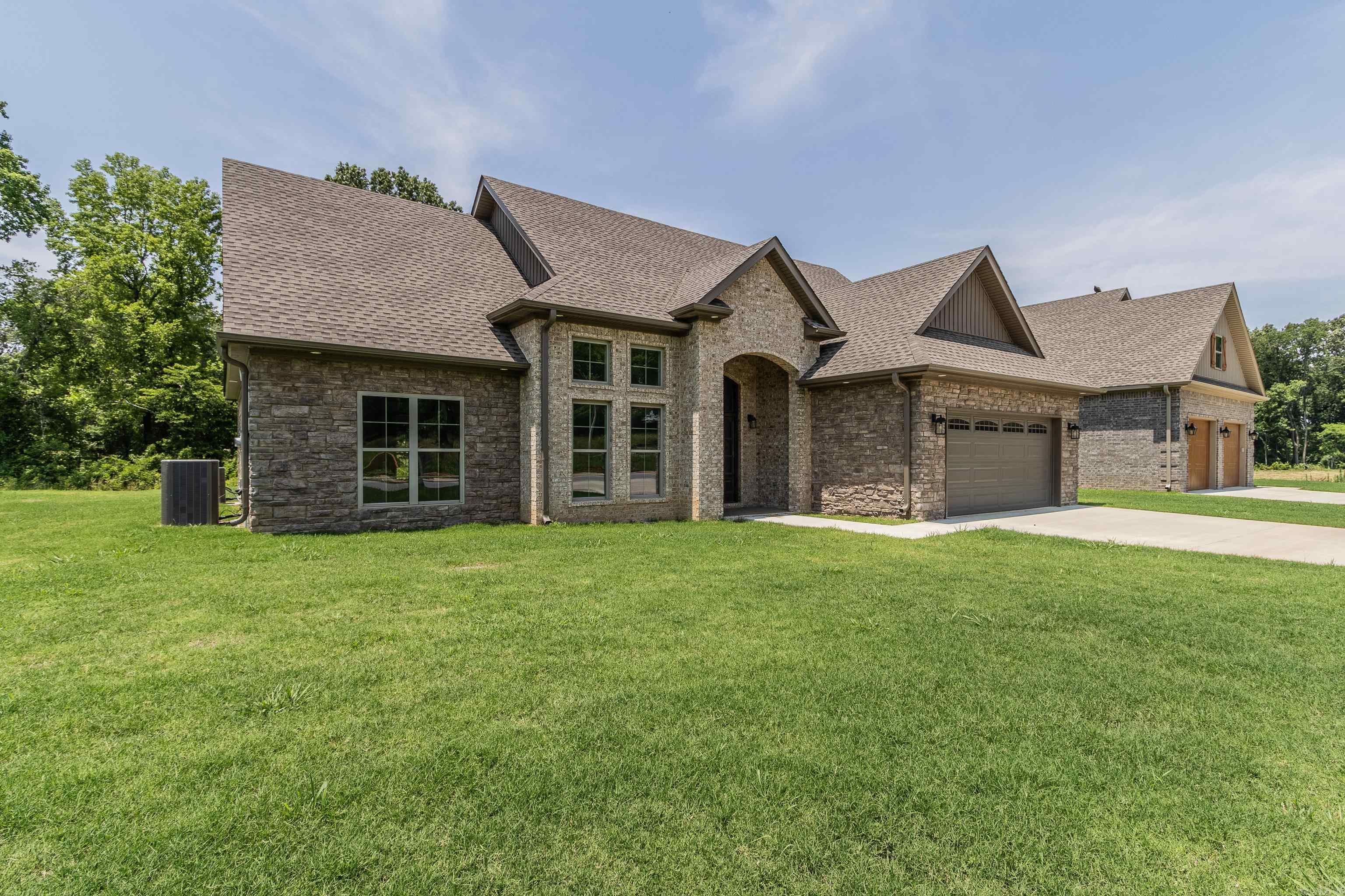 3019 BRIANNA DR. Property Photo 1