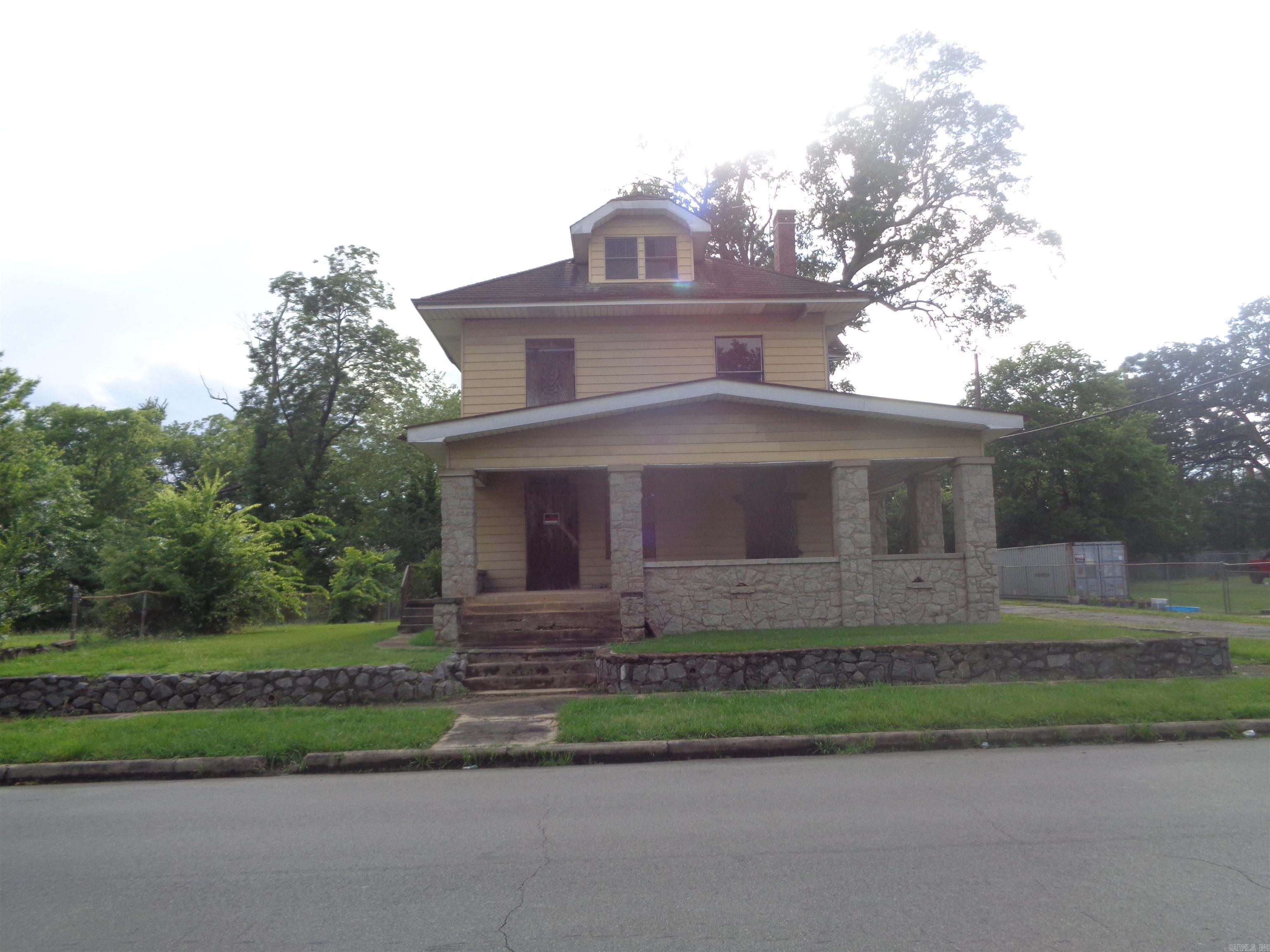 2600 Wolfe Street Property Photo 1